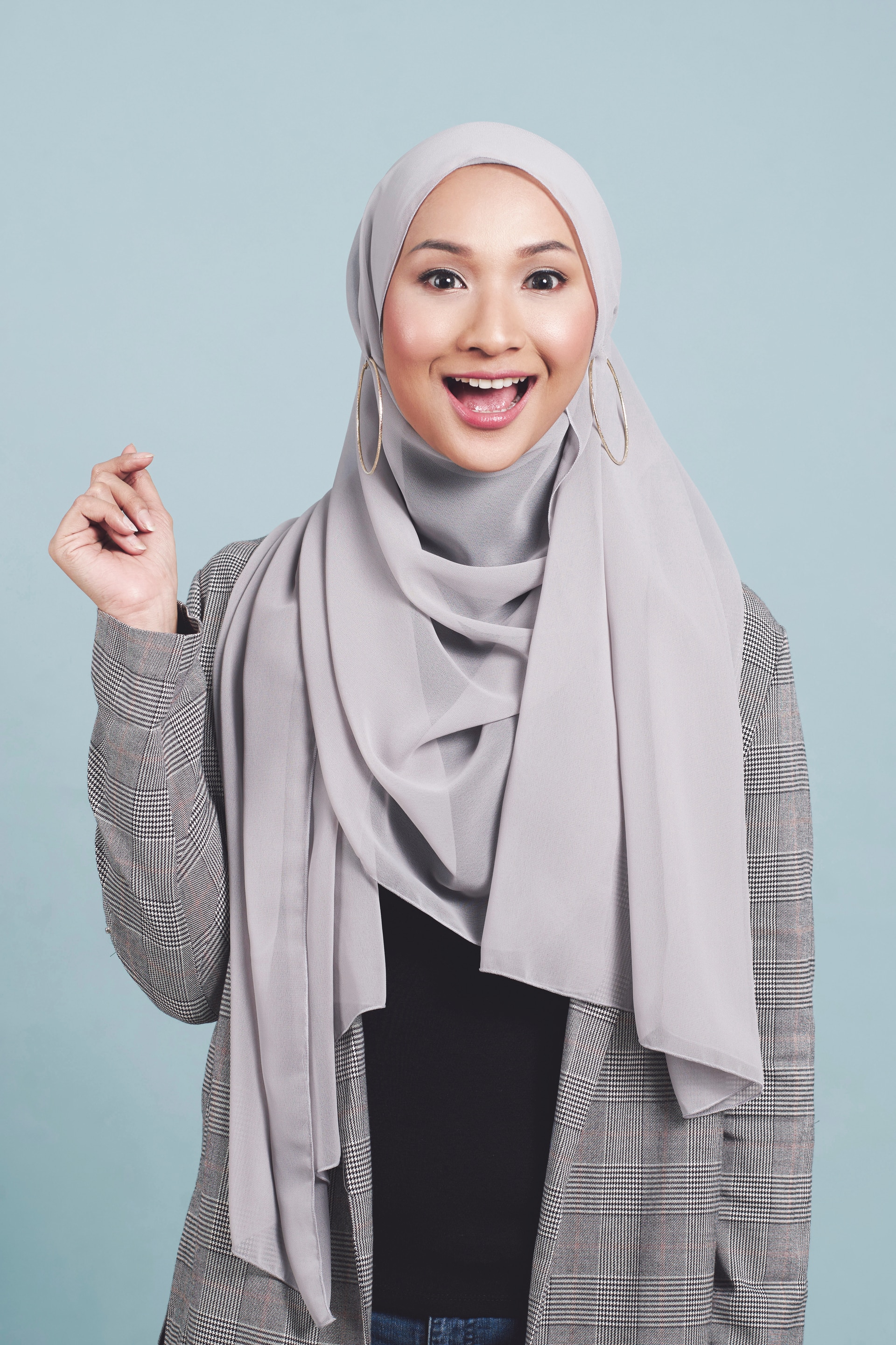 penyebab-rambut-rontok-penggunaan-karet-rambut