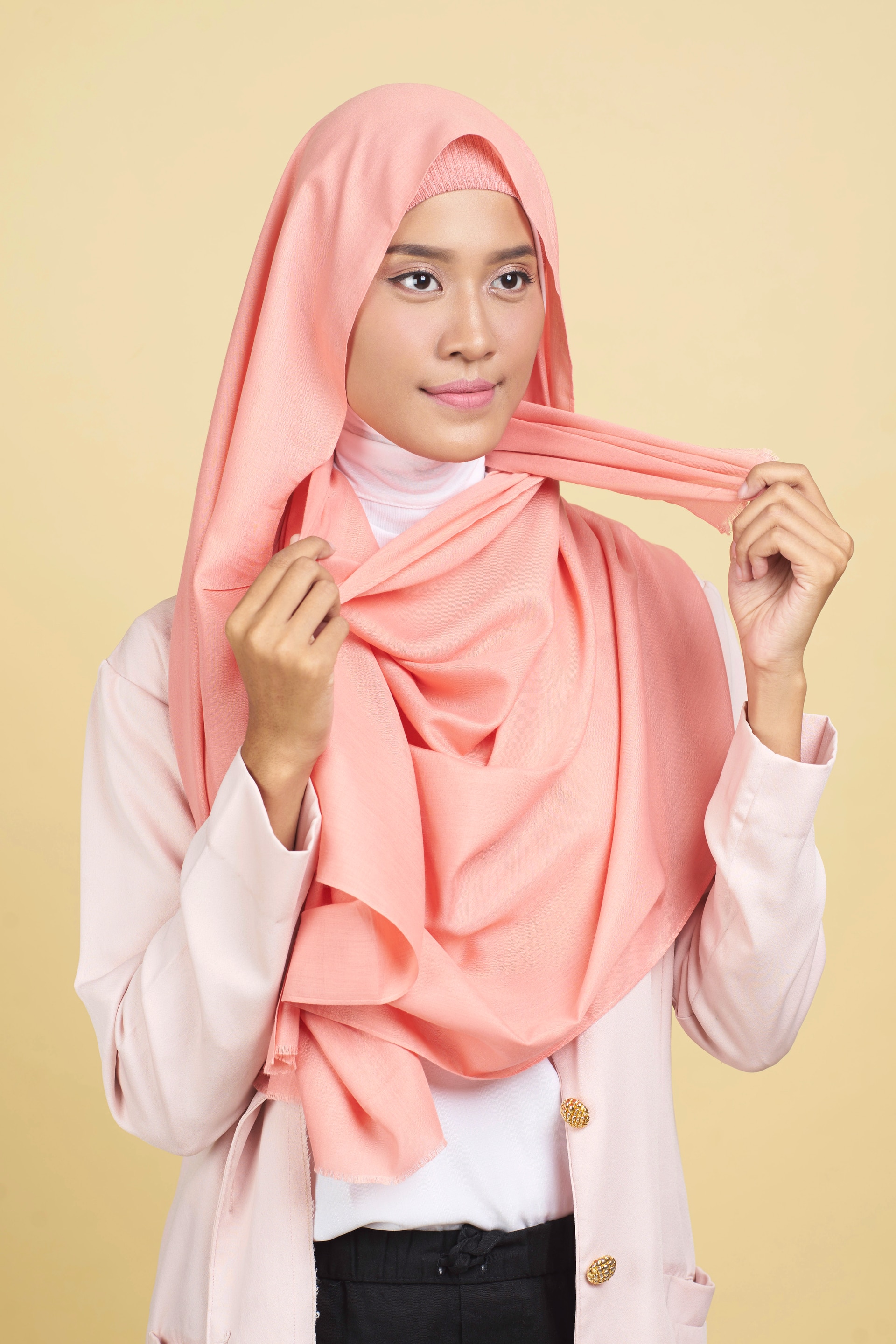 hijab-pashmina-step-3-menata-pashmina