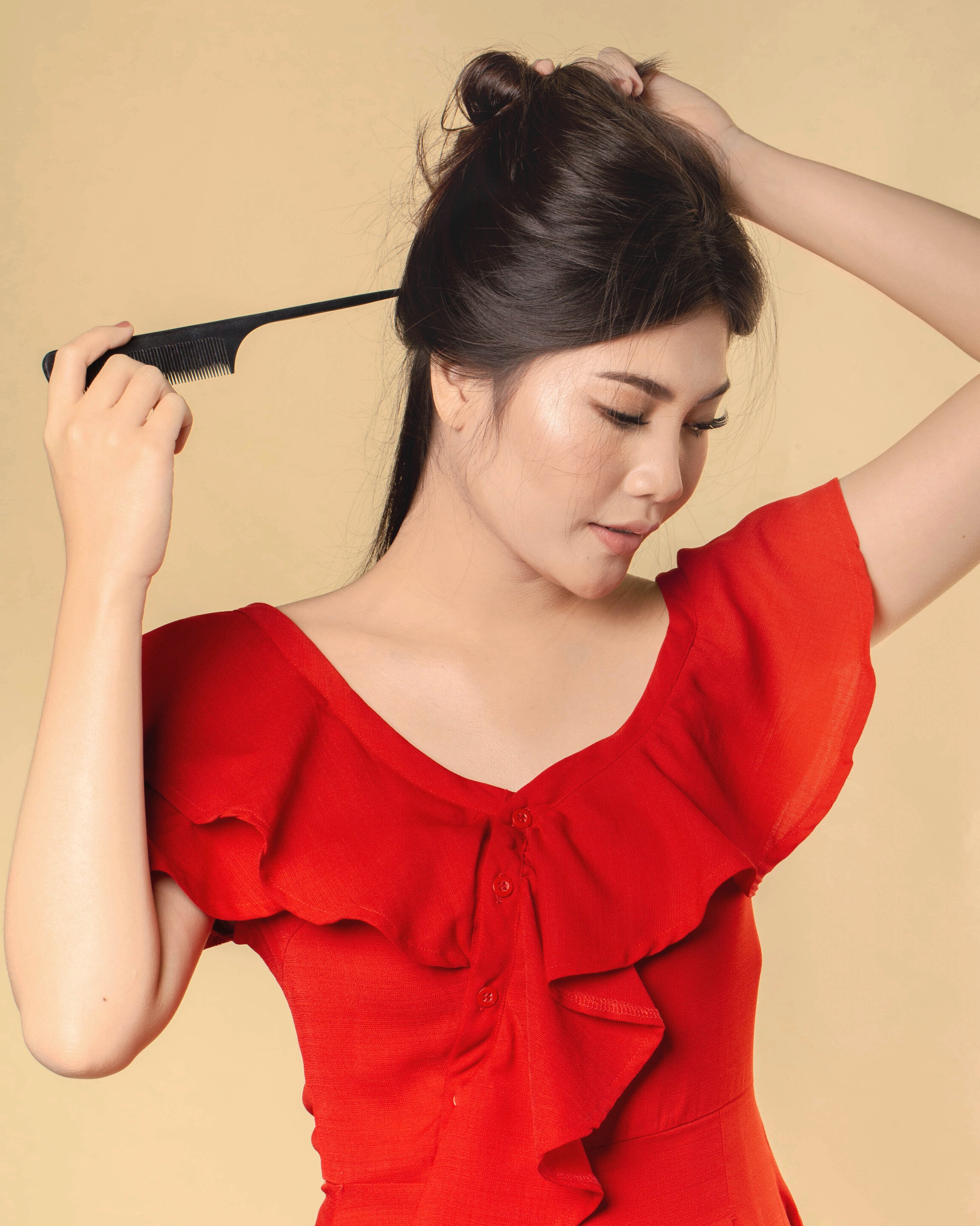 สาธิตวิธีหนีบผมยาวให้เป็นลอนเมอร์เมด