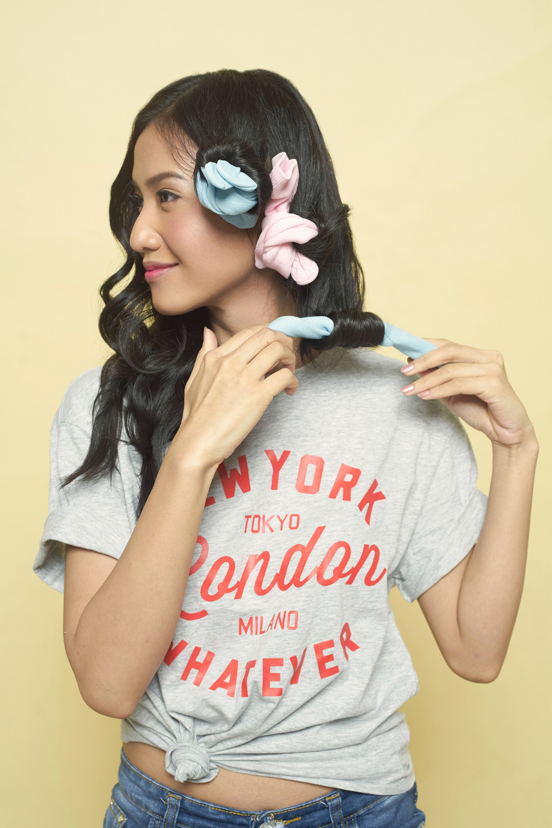 Tutorial sock curls membuka keriting rambut.