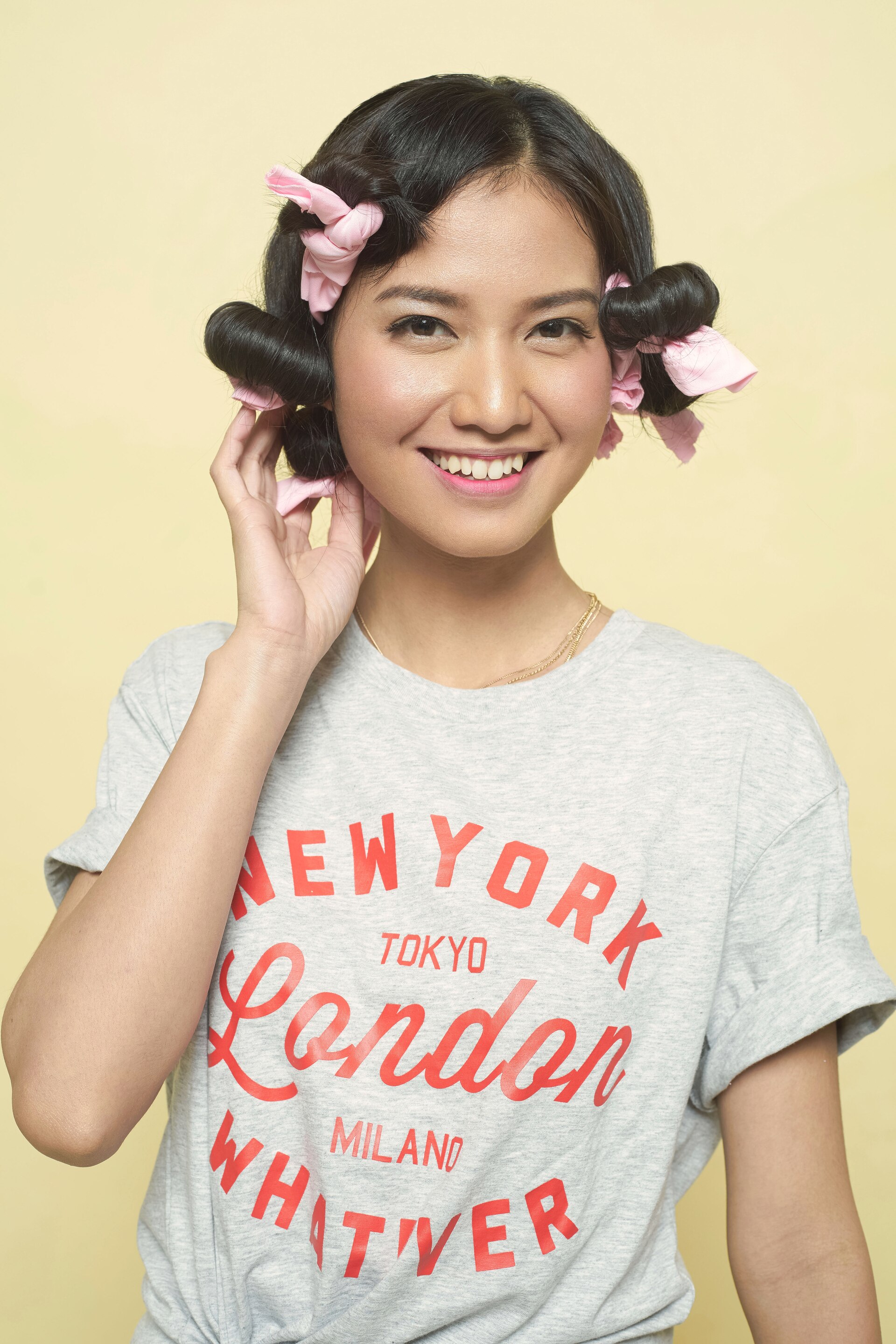 Tutorial sock curls mengeriting seluruh rambut.