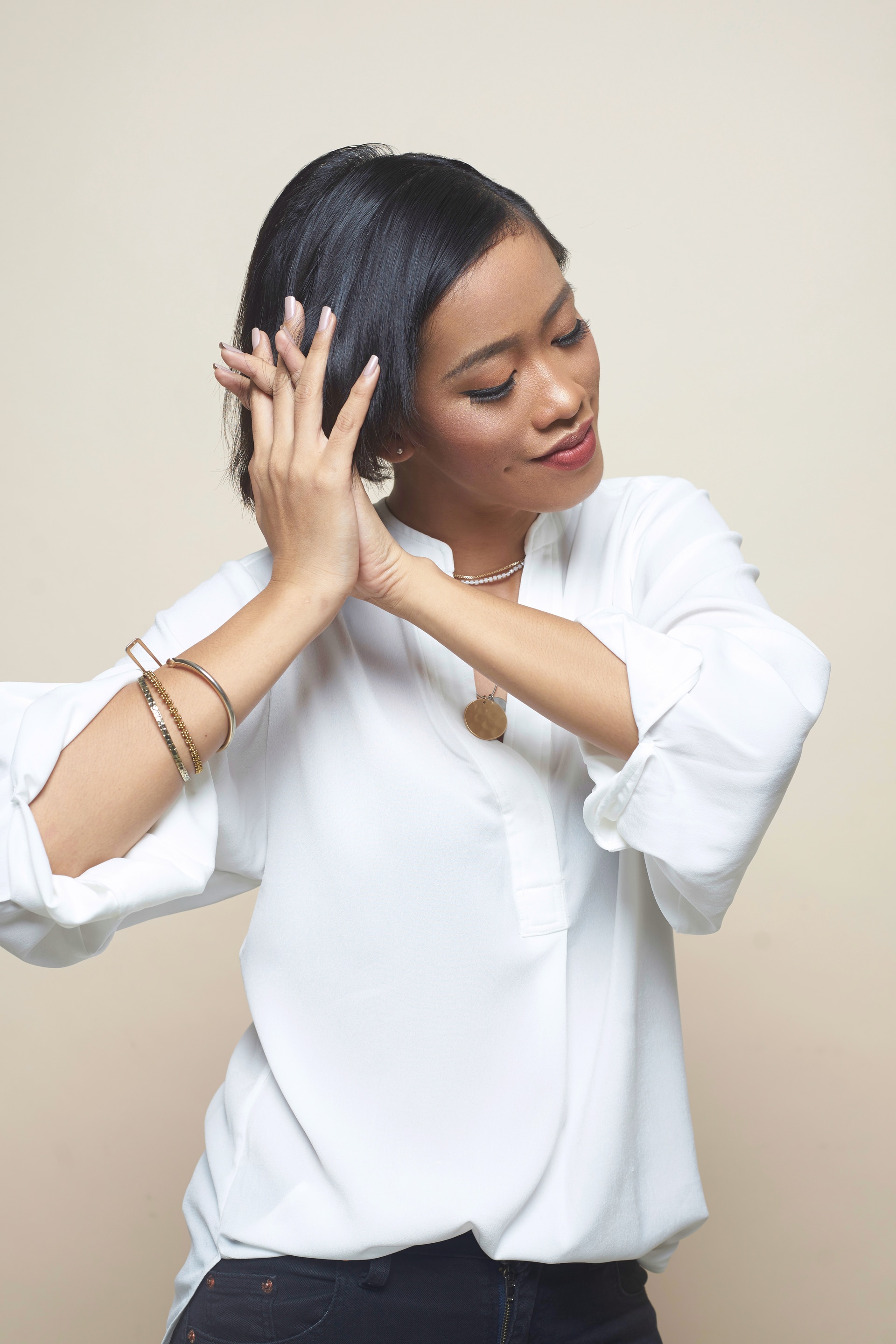 Cara mengeriting rambut pendek - menggunakan vitamin rambut.