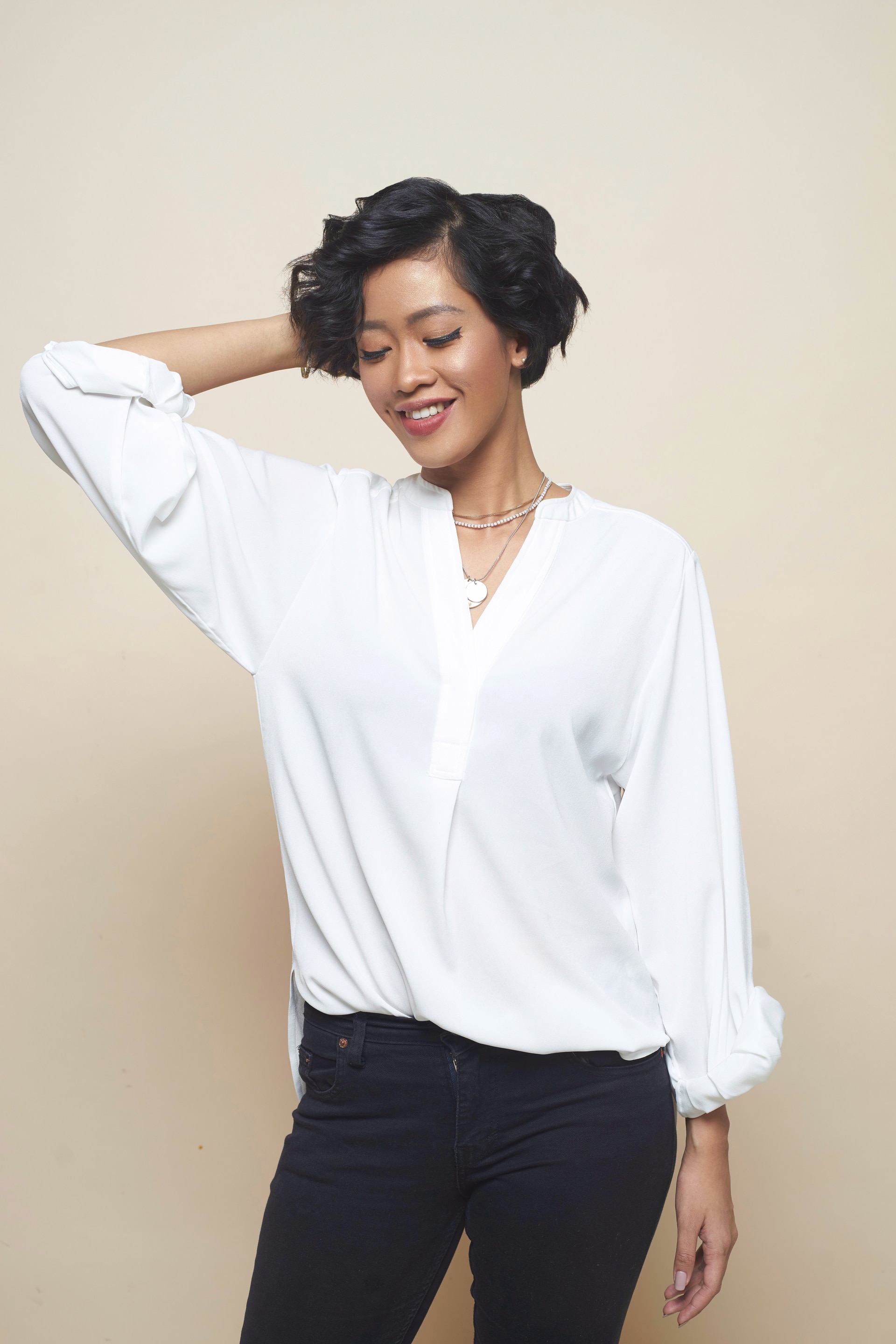 Tampilan akhir rambut keriting pendek.