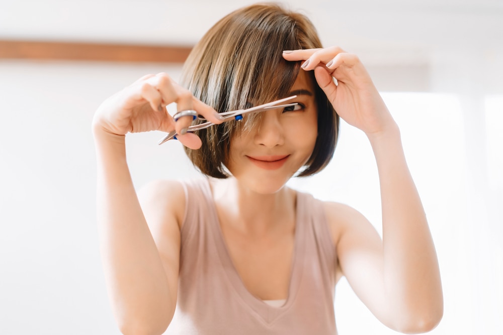 Cara Memotong Rambut Sendiri Agar Rambut Lebih Mudah Diatur