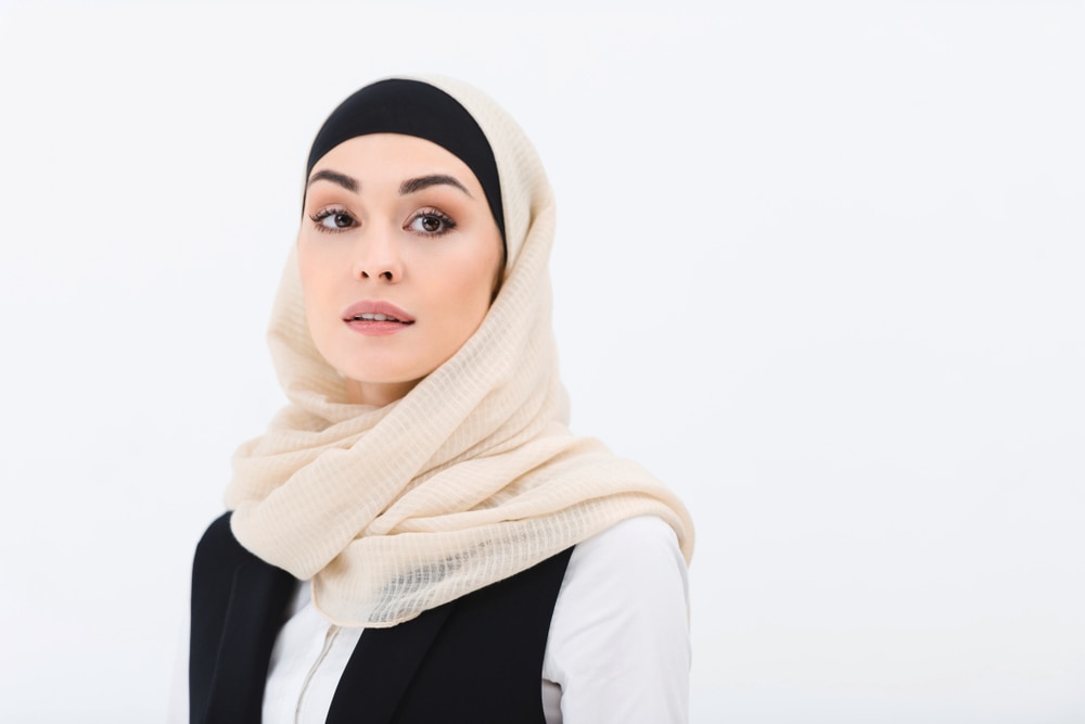 7 Bahan Hijab yang Nyaman dan Intip Inspirasi Gaya Hijab Masa Kini untuk Lebaran