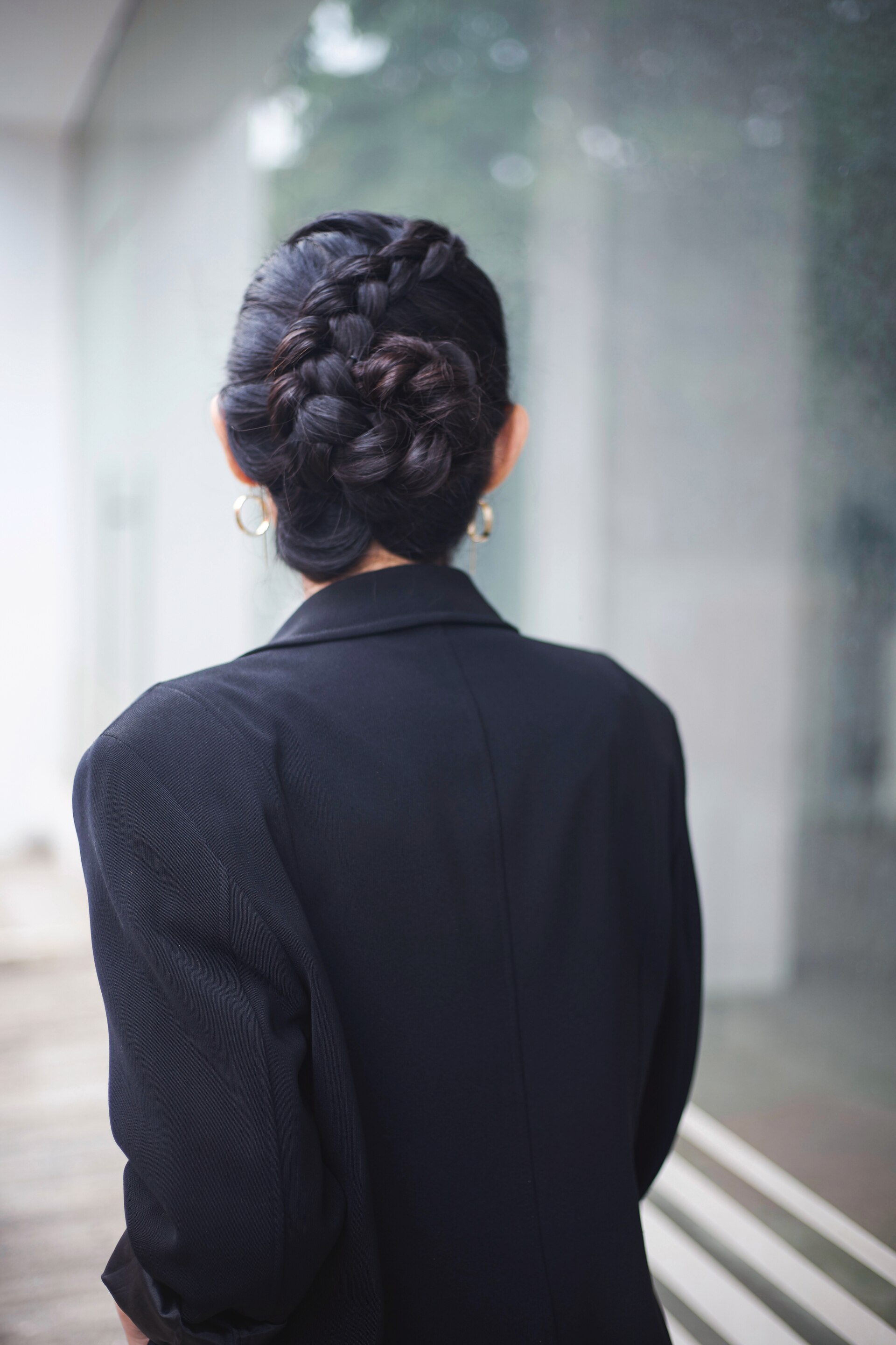 Kepang manis bentuk bunga untuk kamu si rambut panjang. (Foto: Hariono Halim)