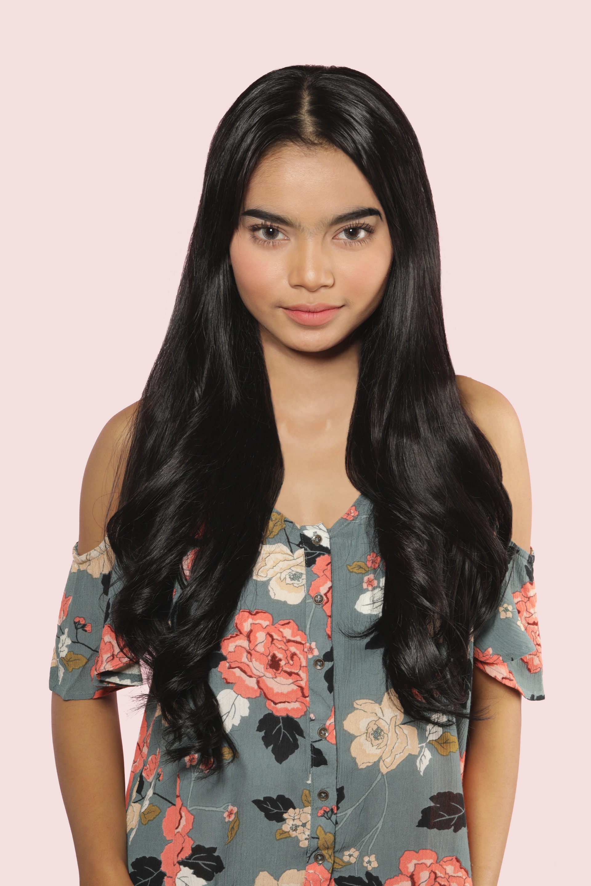 Belah tengah simetris pada wanita asia