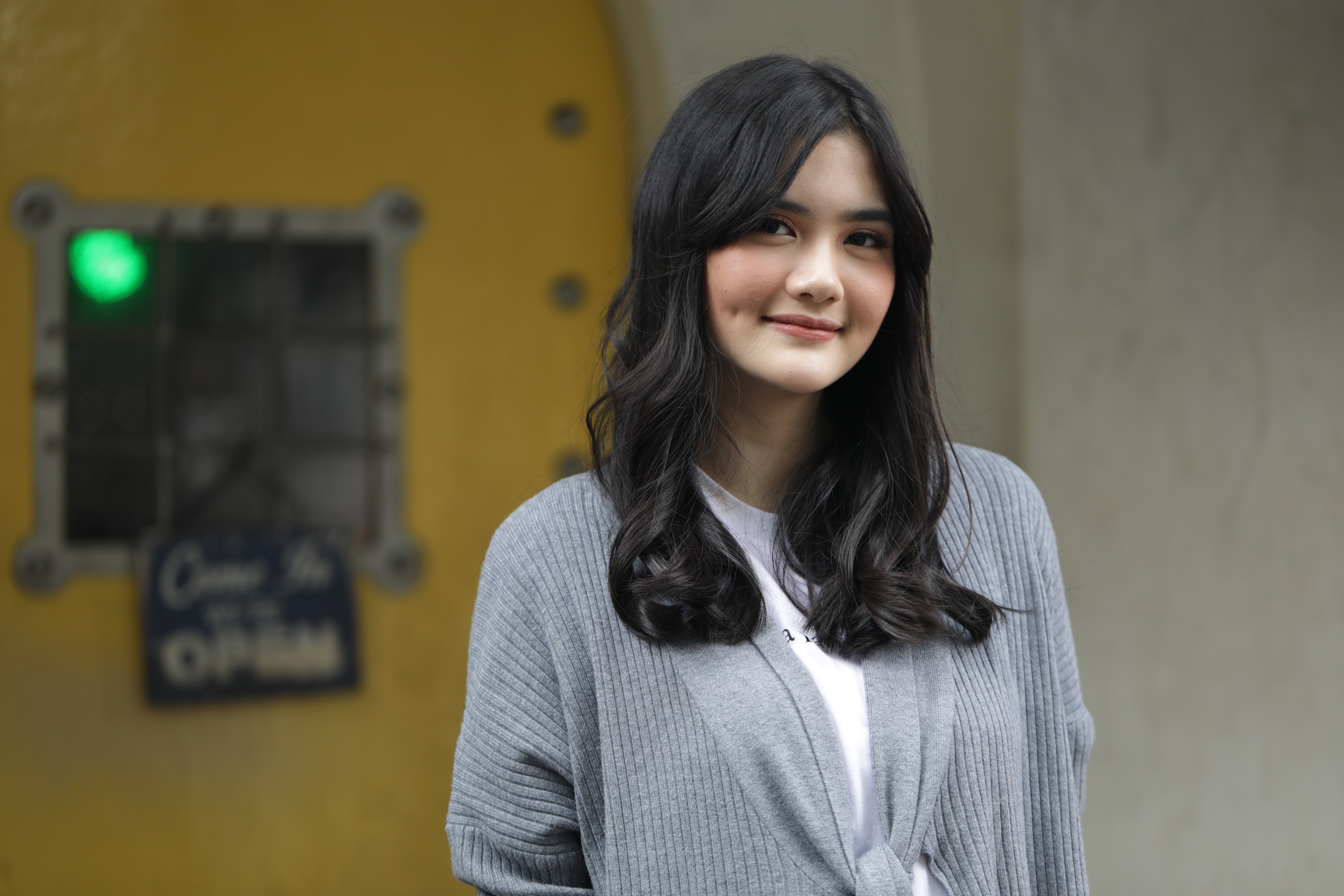 Model belahan tengah untuk wajah panjang