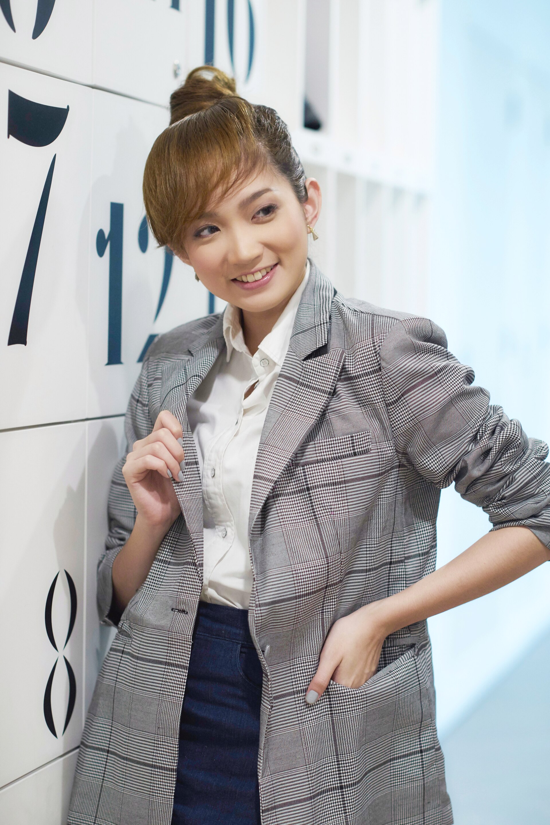 Ciptakan poni palsu dengan rambutmu sendiri. (Foto: Hariono Halim)