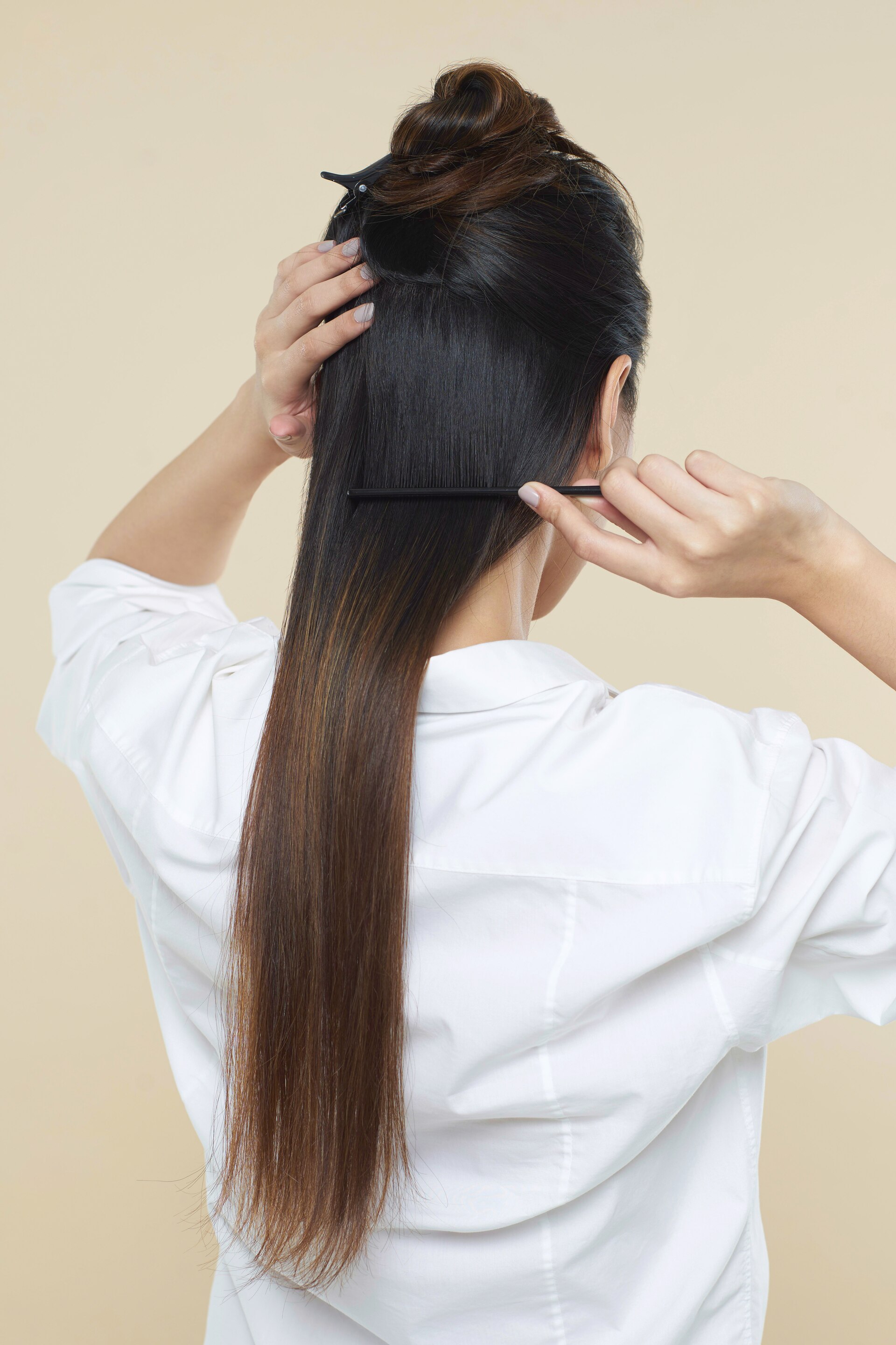 ทรงผมหางม้าต่ำแสกกลาง มัดผมหางม้า ผมยาว ผมตรง