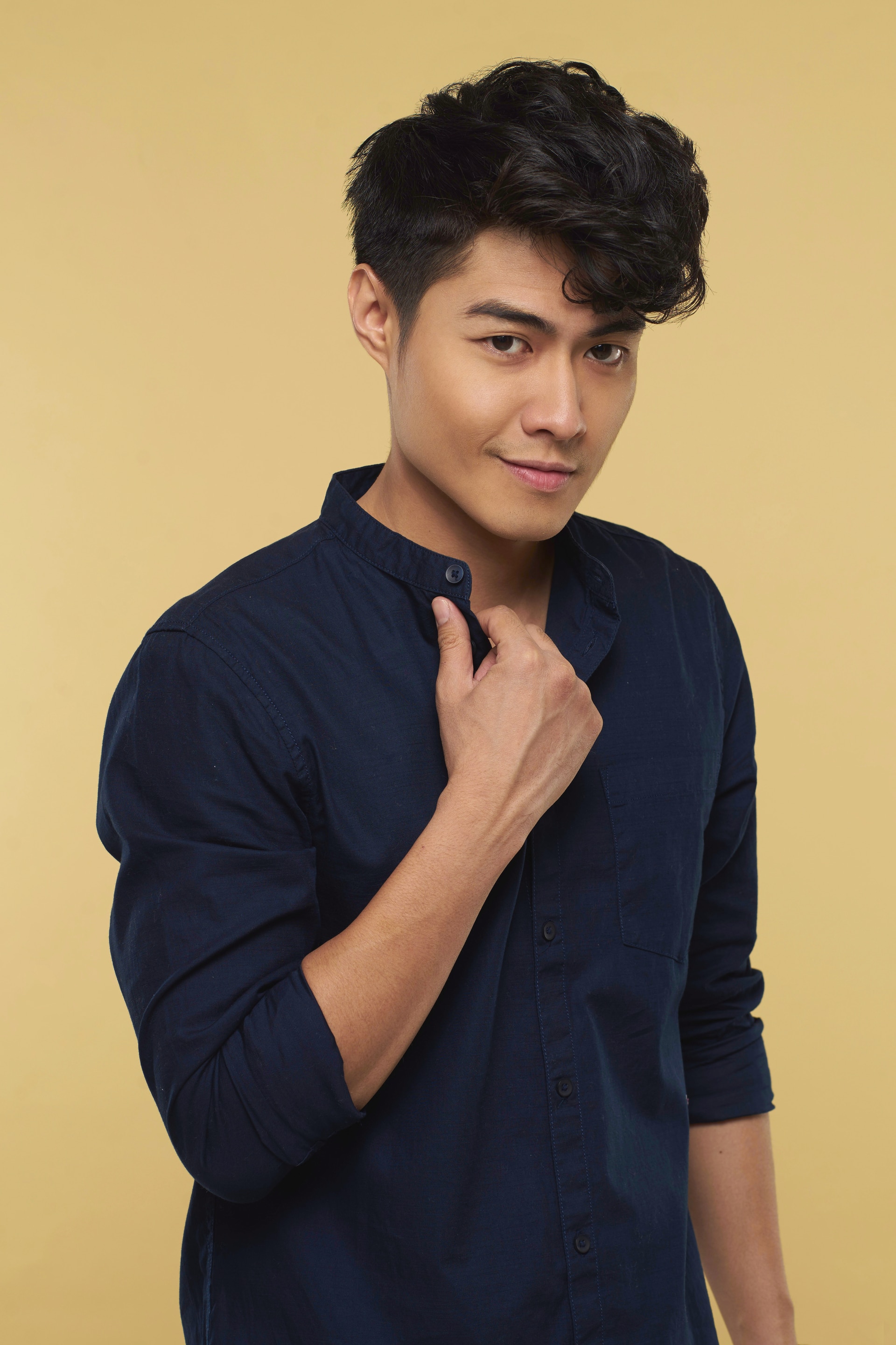 Bentuk alami rambut ikal membuat rambut terlihat lebih tebal. (Foto: Natasha Estelle)