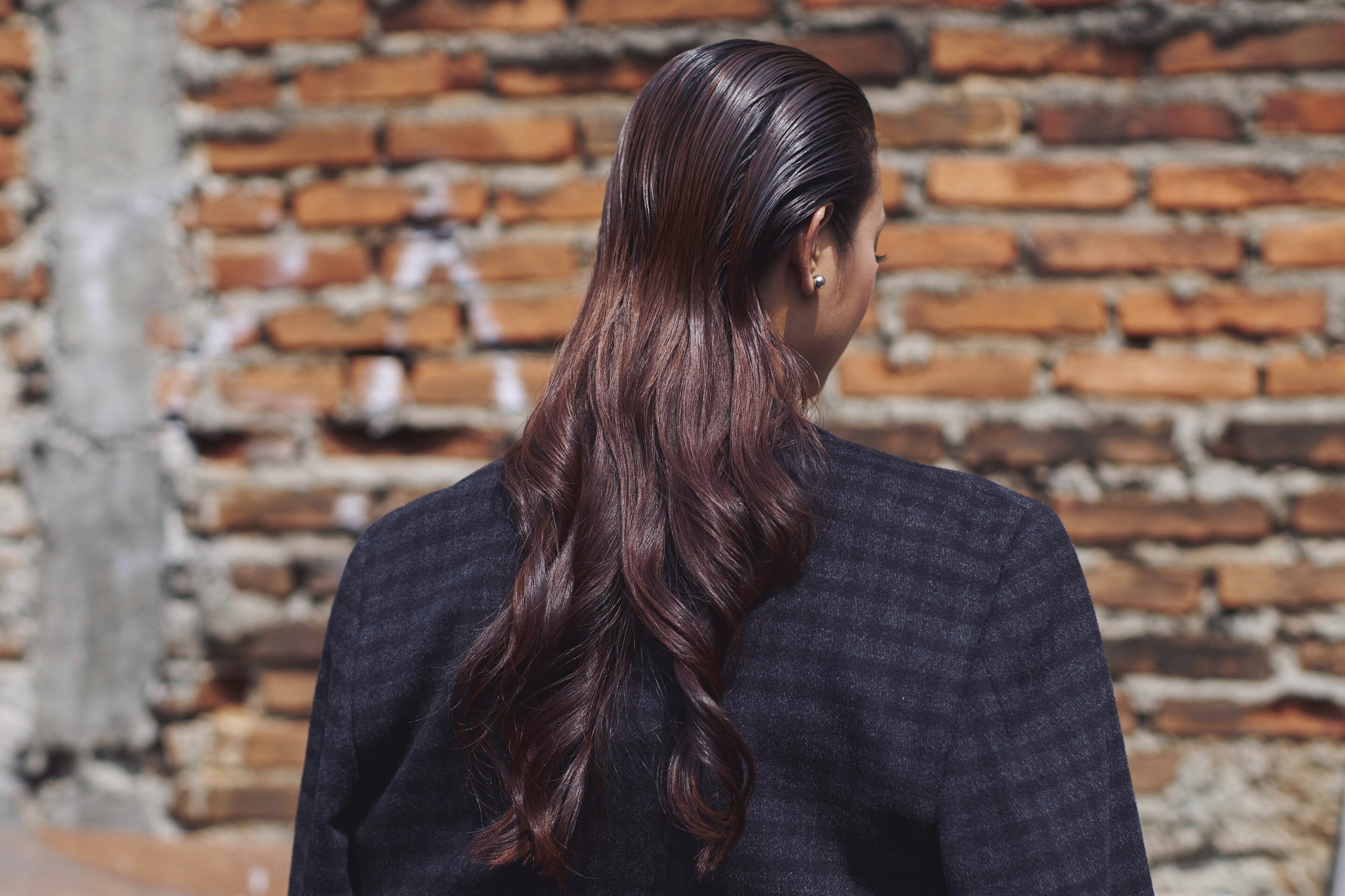 Salah satu gaya formal andalan untuk rambut panjang! (Foto: Hariono Halim)