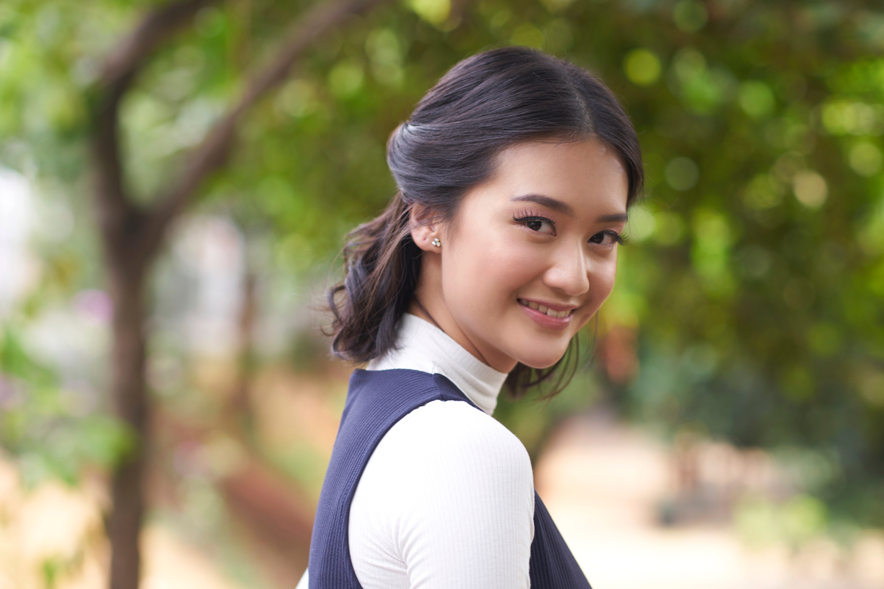 Gaya rambut twisted half updo (Foto: Natasha Estelle)