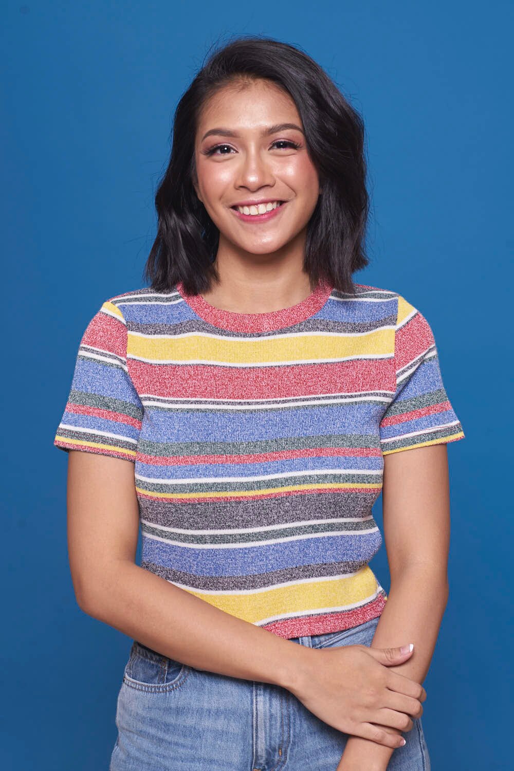 ผู้หญิงเอเชีย ผมประบ่า สาธิตวิธีถักเปีย เปียปีกผีเสื้อ pull through braid