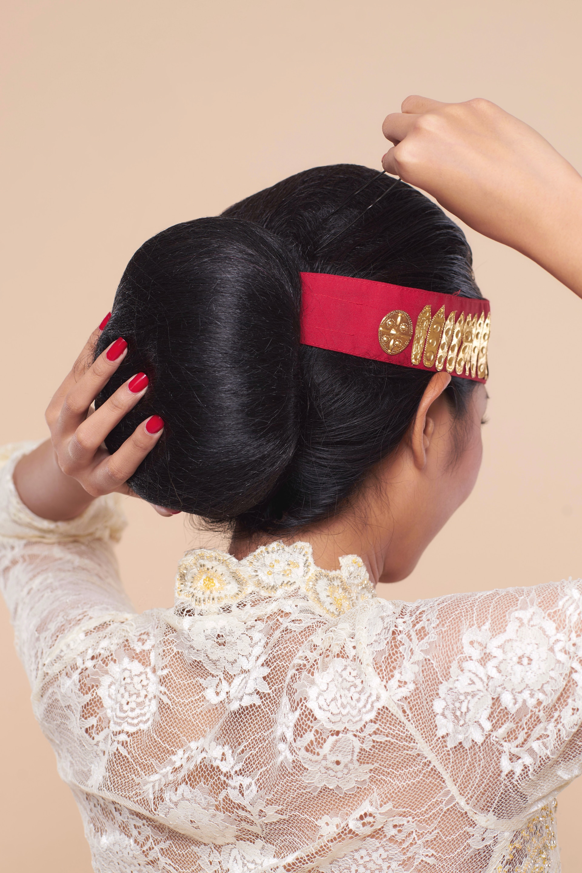 Step 7 - sanggul pengantin batak.