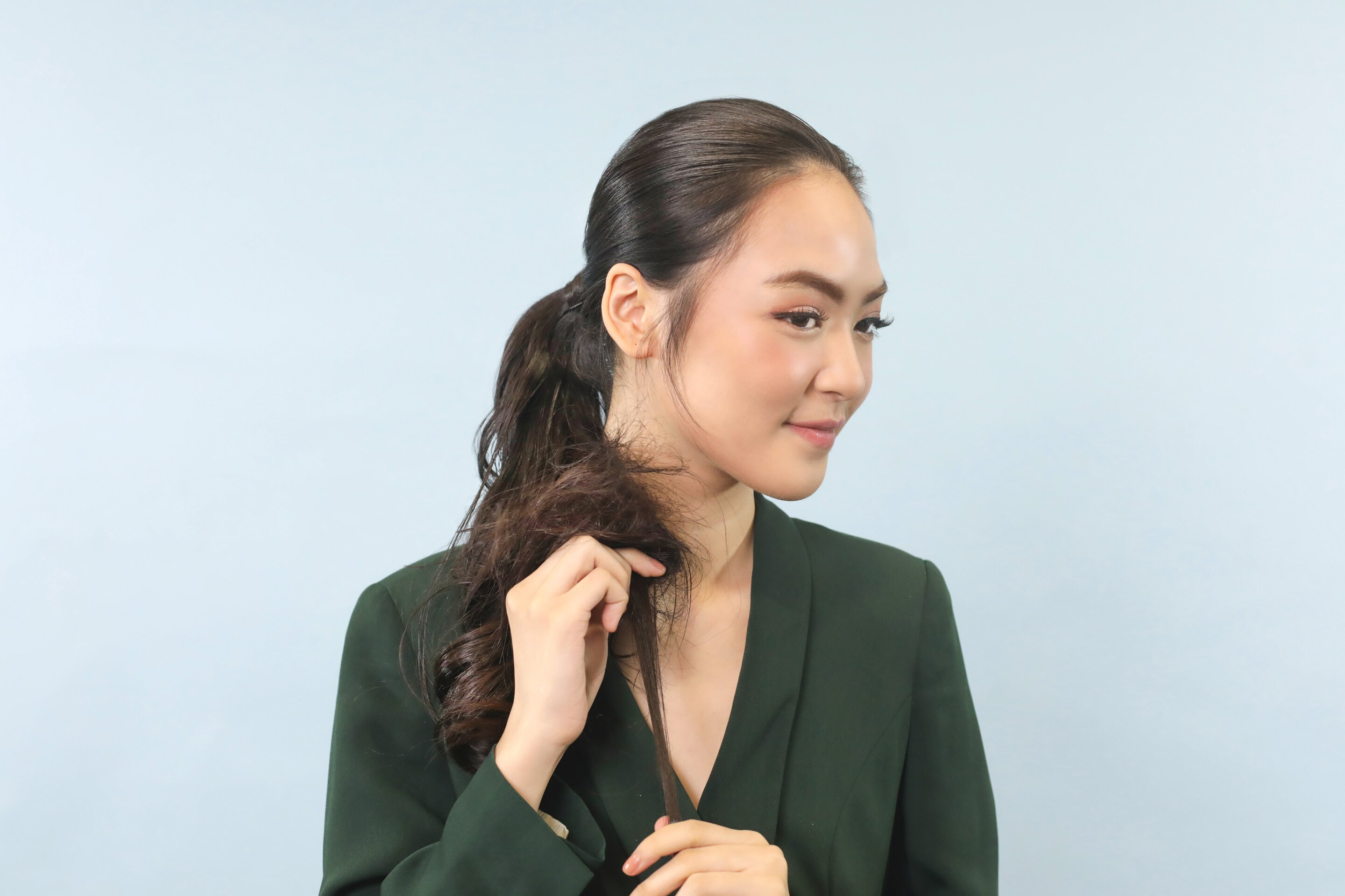 Wanita asia dengan rambut tersasak