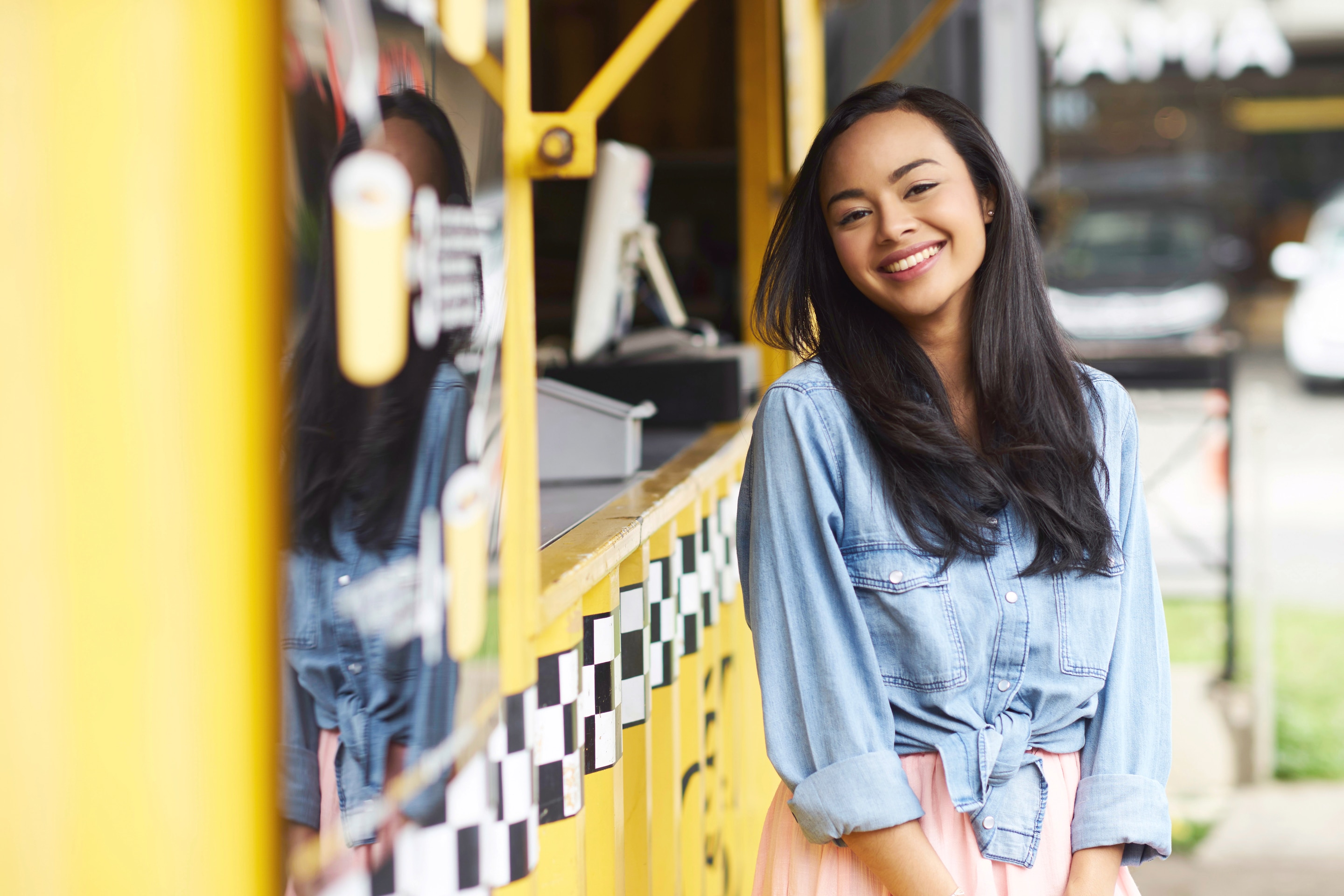 Berikan layer yang dimulai dari bawah dagu. (Foto: Hariono Halim)