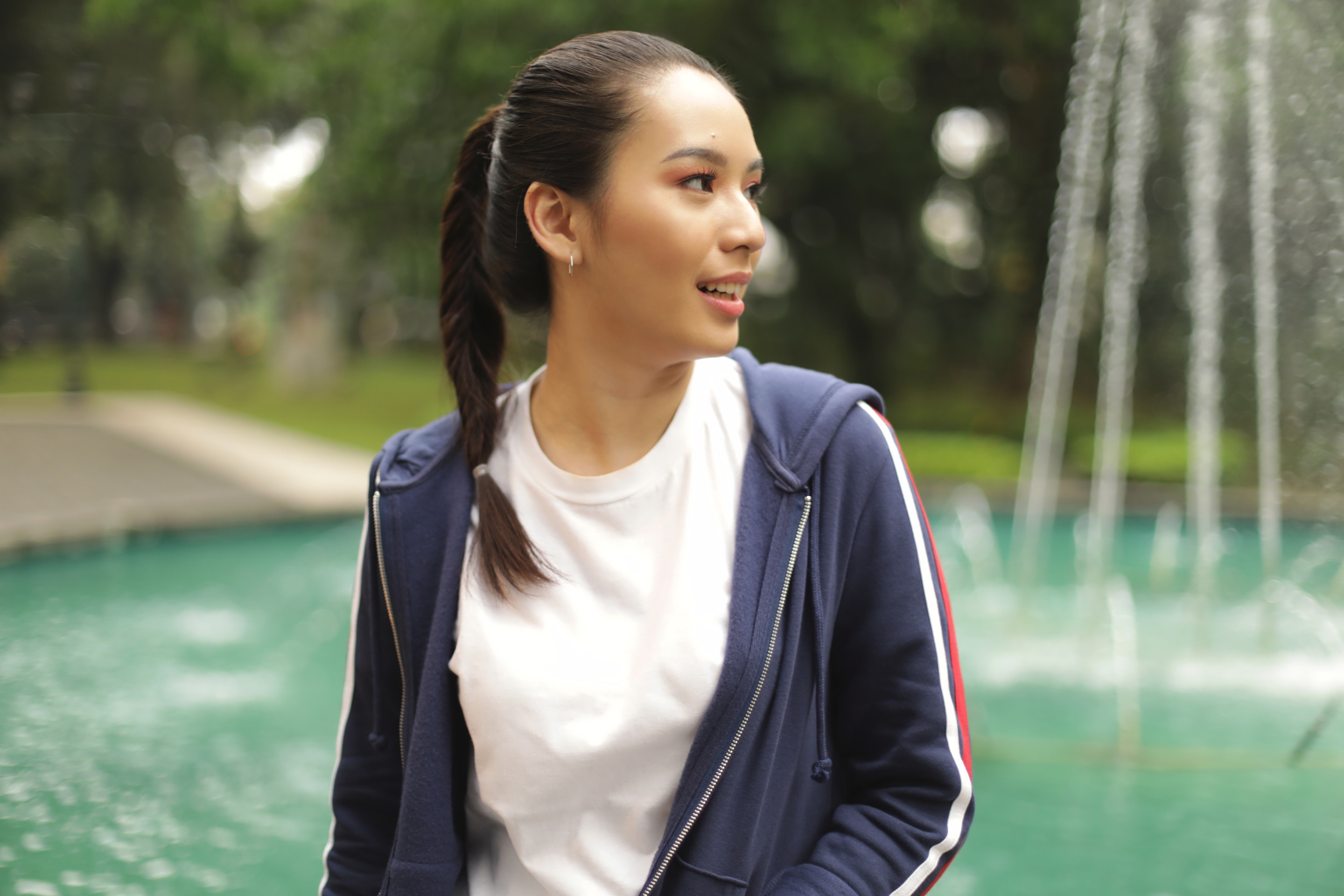 Gaya rambut kepang ini tidak sesulit yang terlihat kok. (Foto: Natasha Estelle)