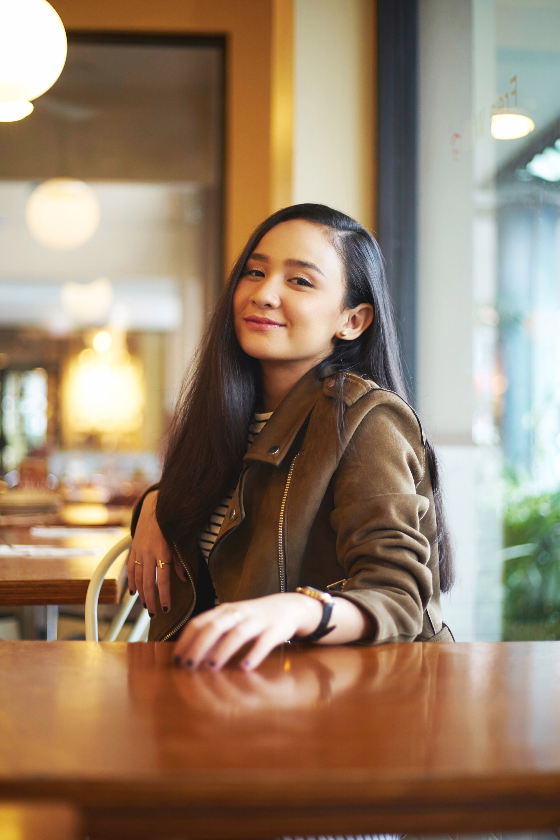 Model rambut lurus panjang (Foto: Hariono Halim) 