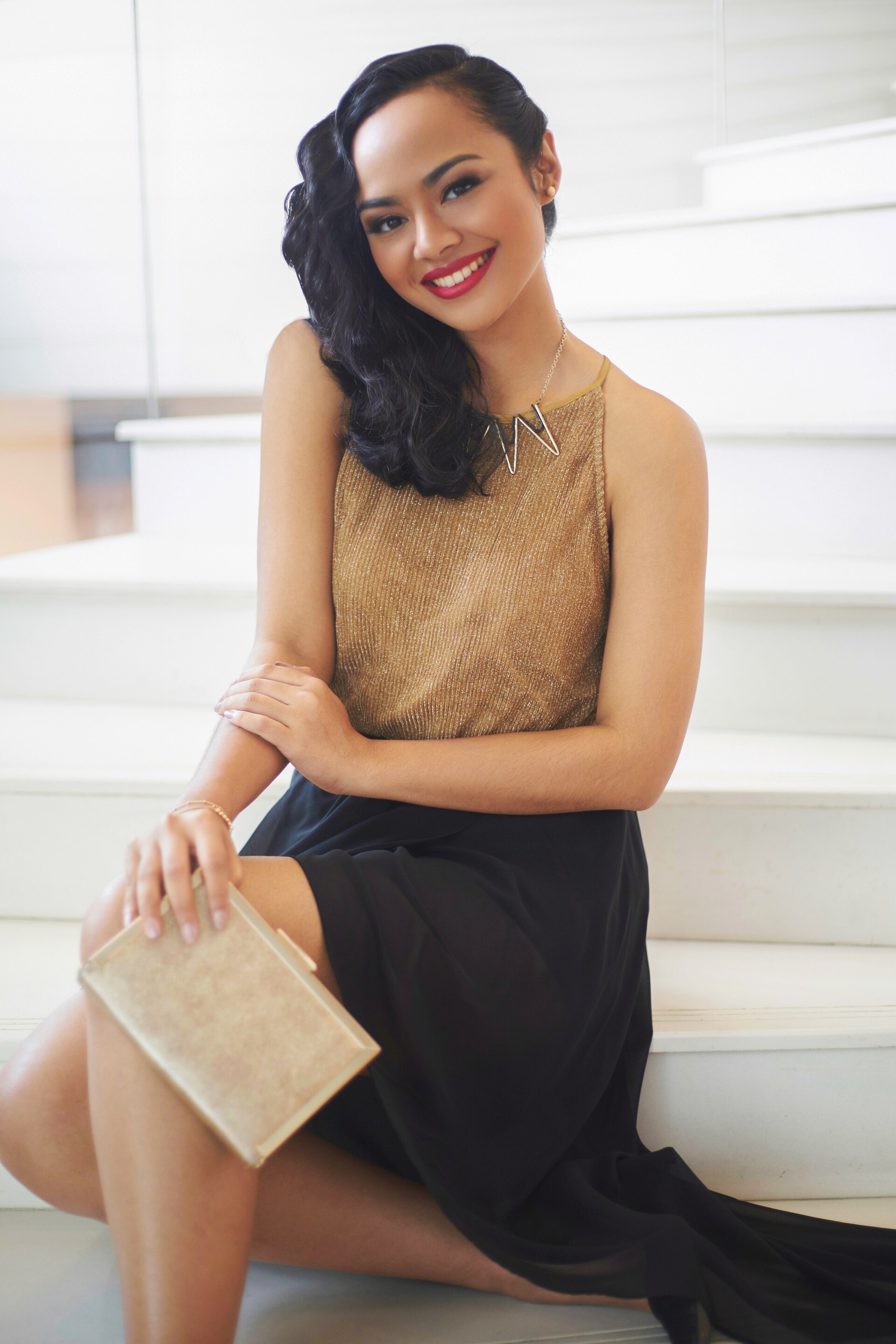 Aksen kepang samping mempermanis penampilanmu. (Foto: Hariono Halim)