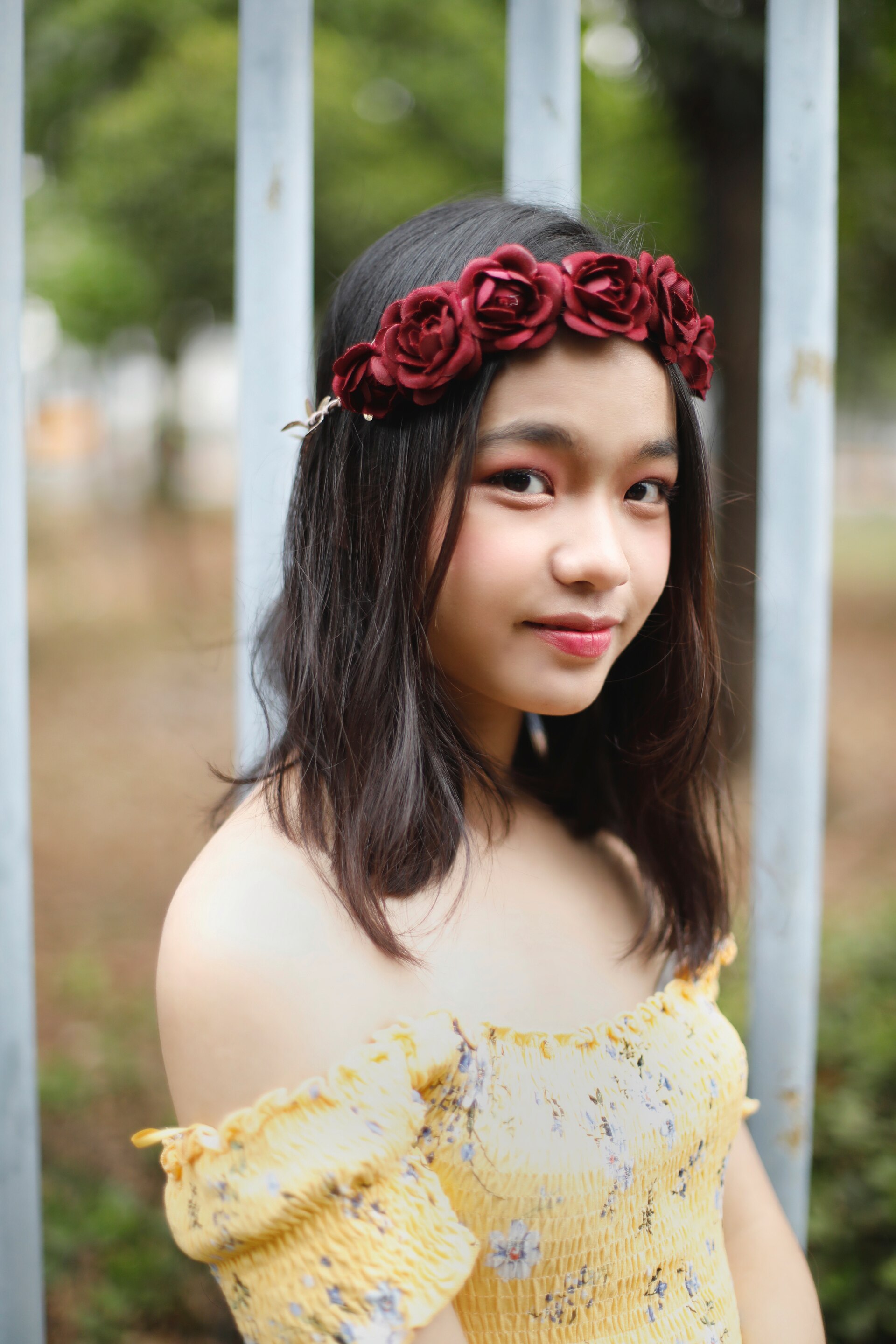 Flower crown cocok untuk gaya rambut yang effortless. (Foto: Natasha Estelle)