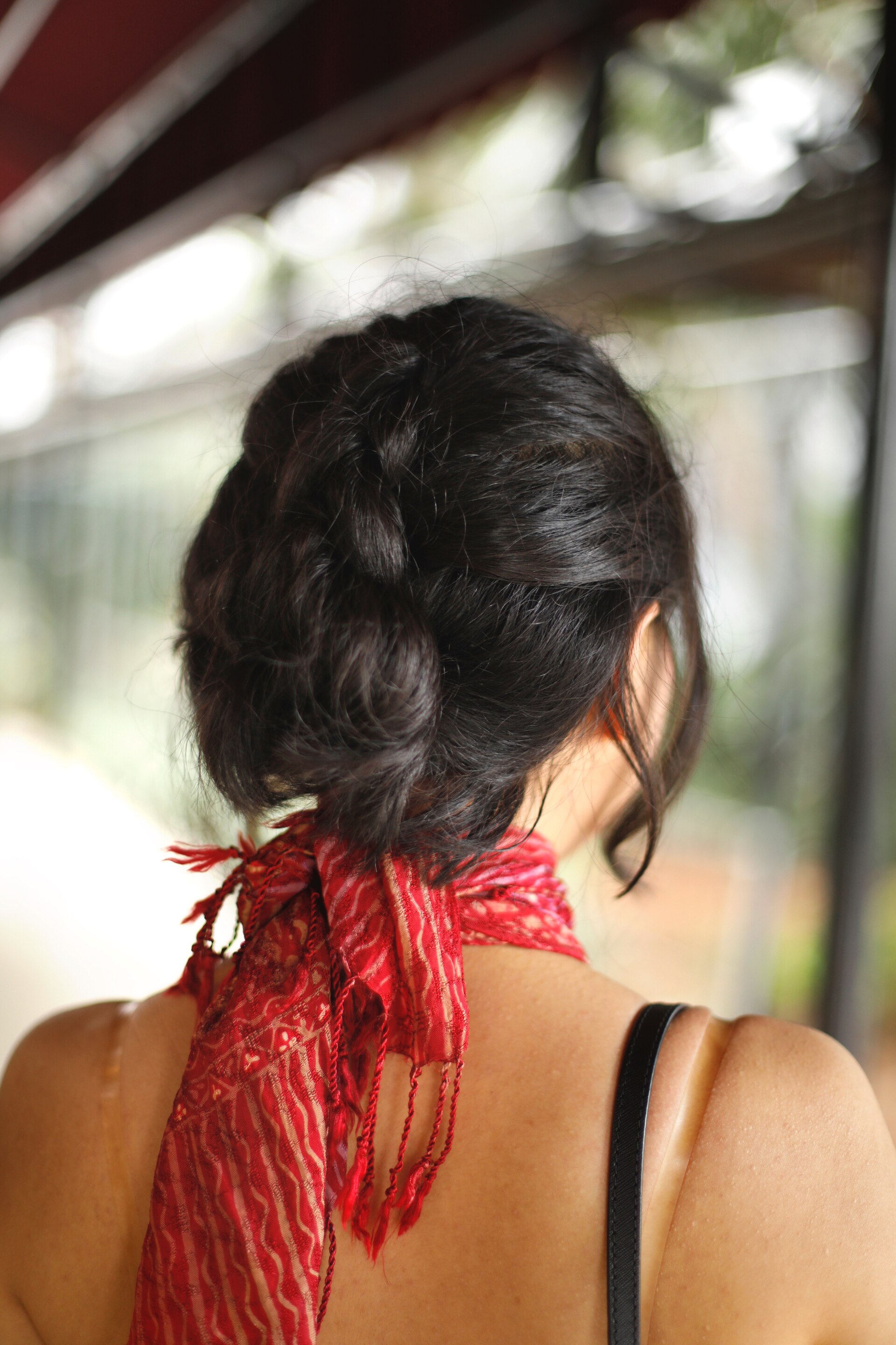 Sanggul kepang bisa jadi pilihan praktis. (Foto: Natasha Estelle)