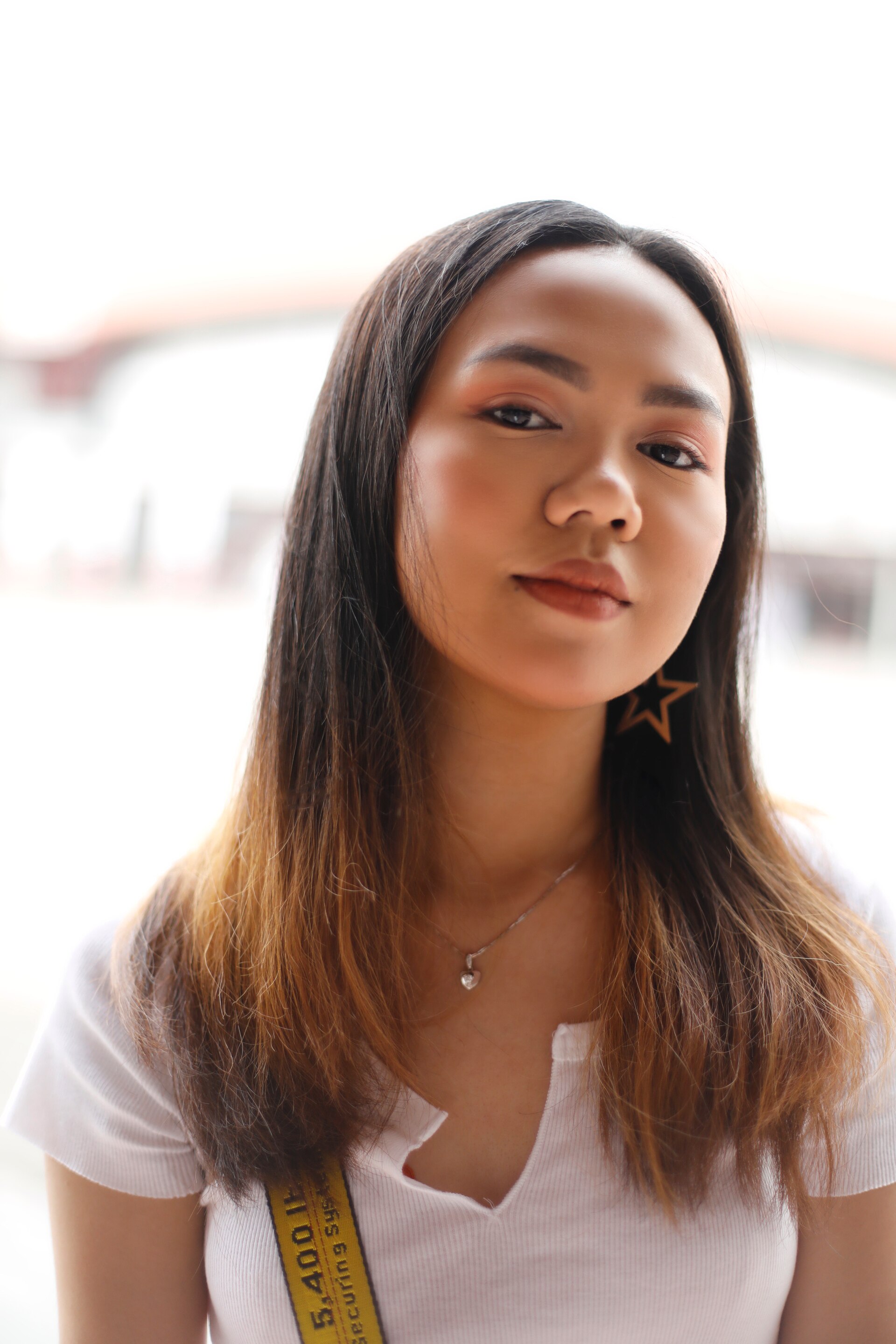 Pilih warna ombre pada yang juga menyanjung warna kulitmu. (Foto: Natasha Estelle)