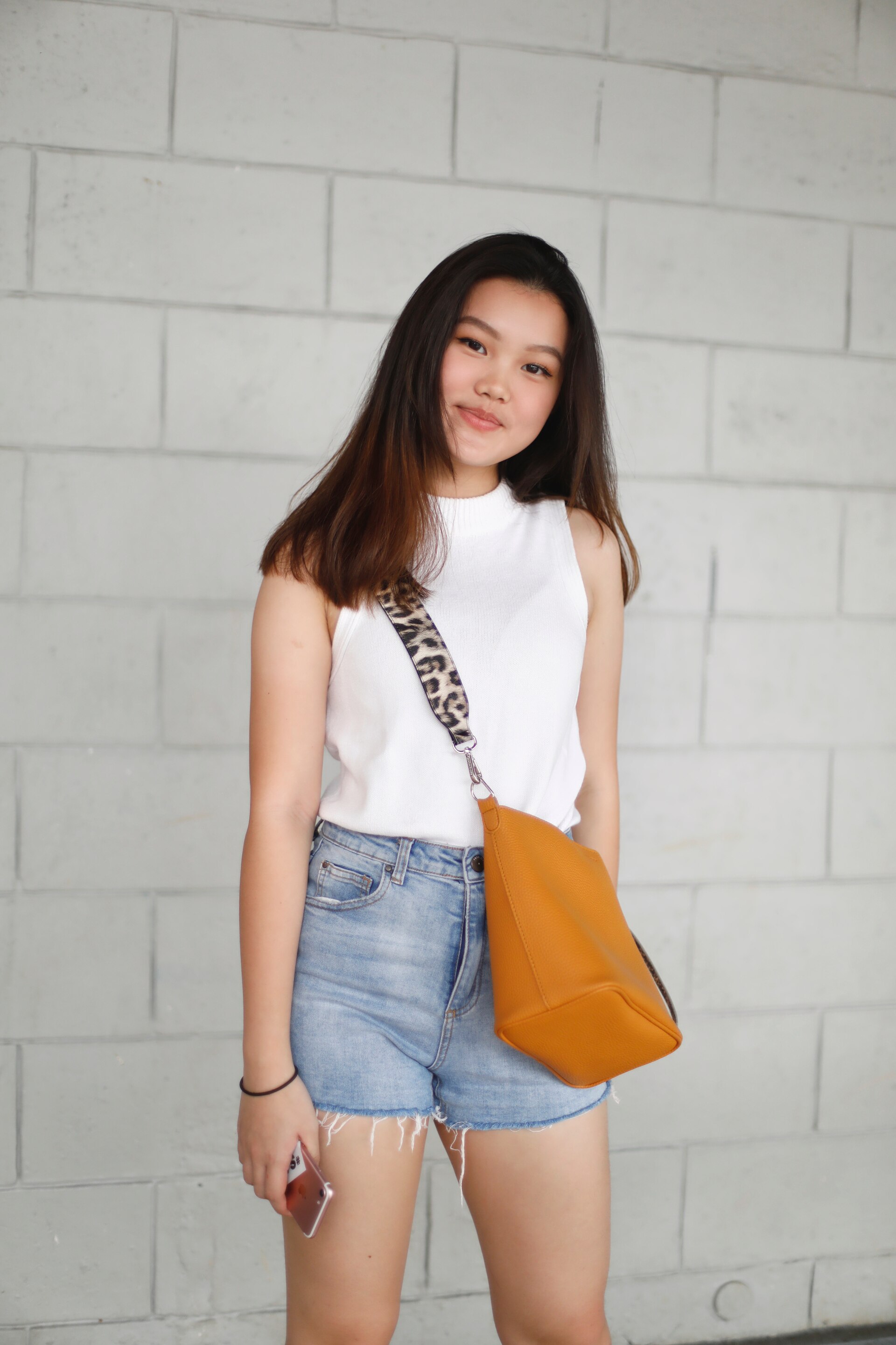 Pastikan rambutmu sehat dan lurus. (Foto: Natasha Estelle)