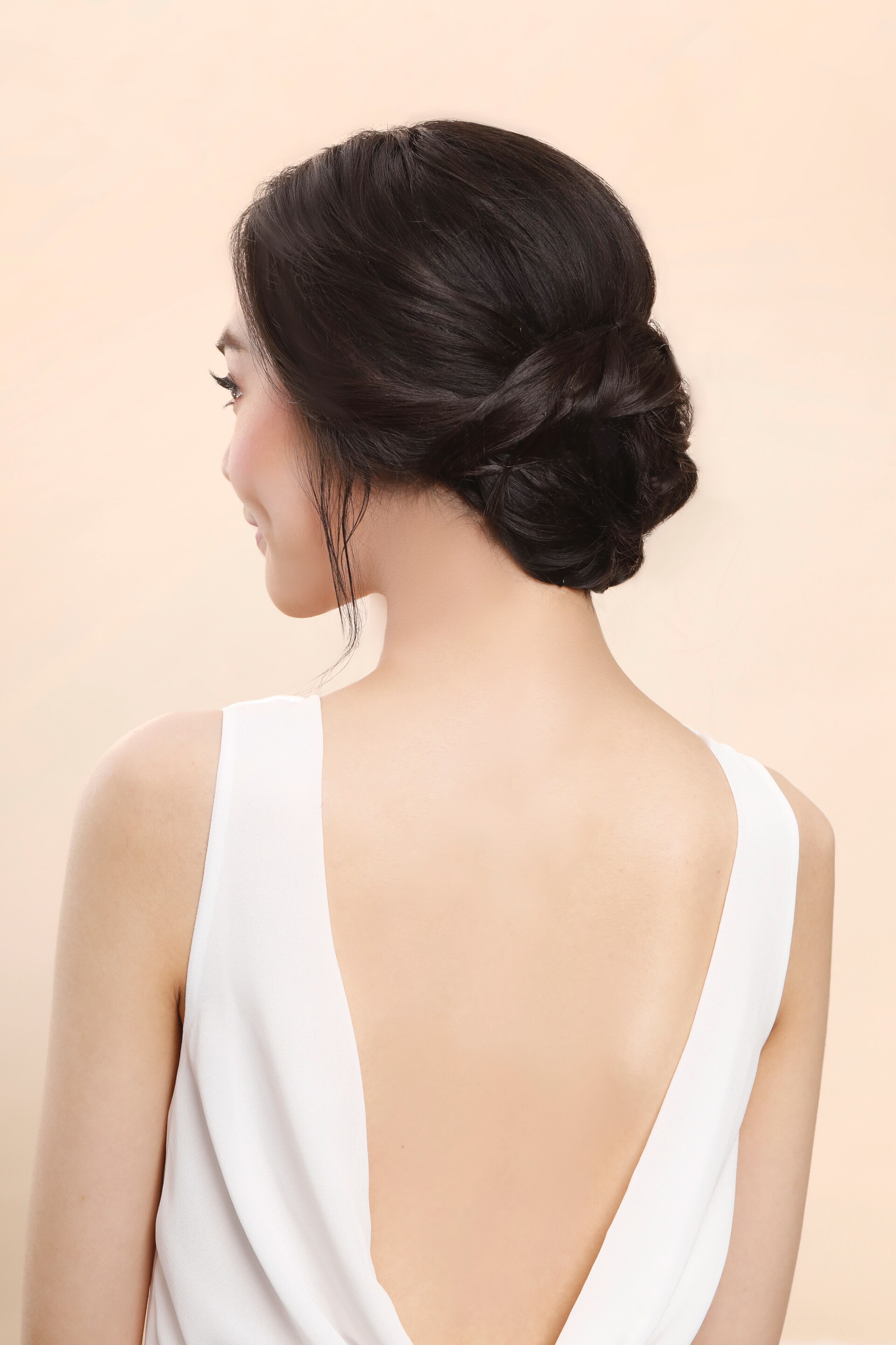 Gaya rambut ke pesta twisted rope bun