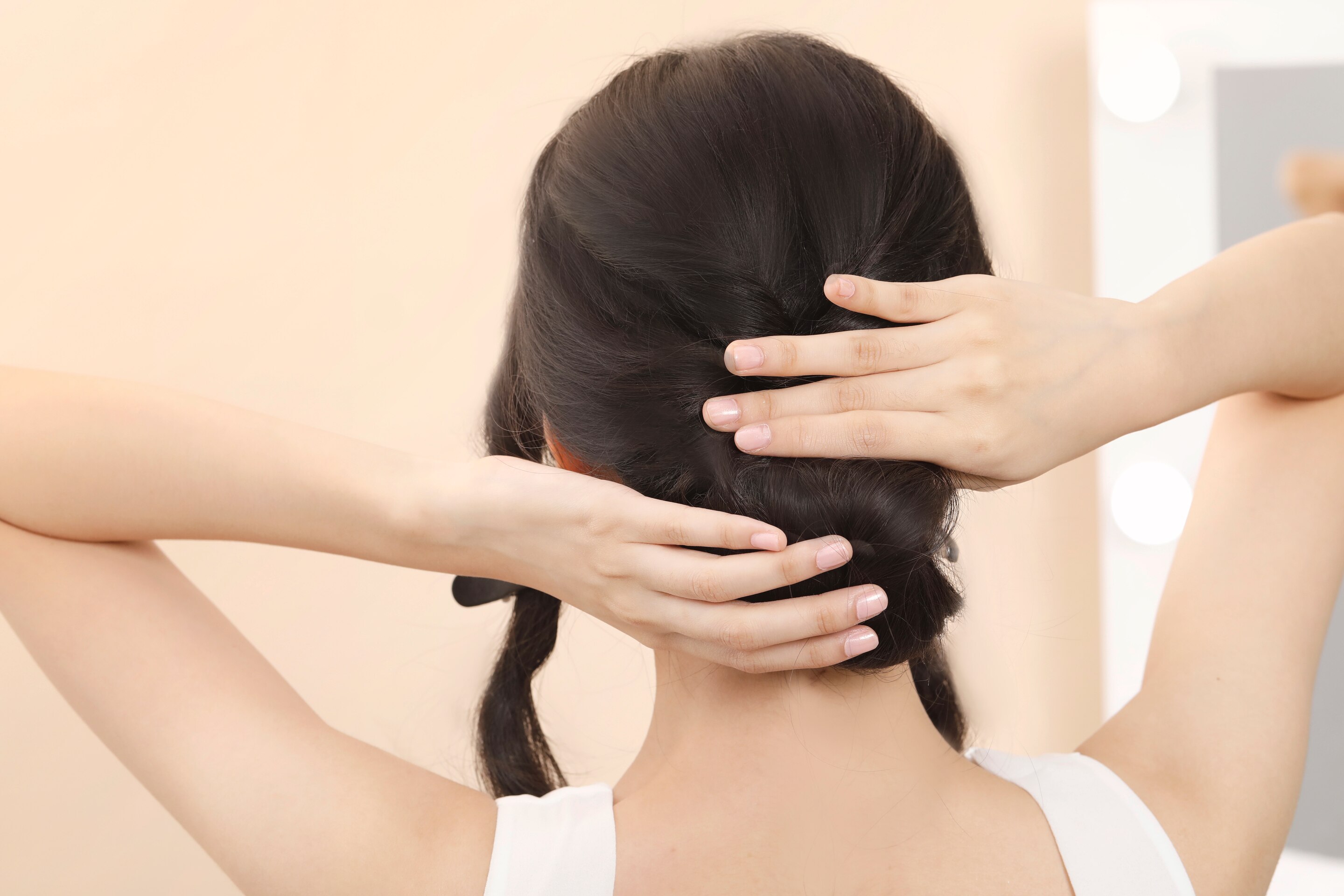 ผู้หญิงเอเชียผมยาวสีดำ ทรงผมเพื่อนเจ้าสาว ทรงผมไปงานแต่ง