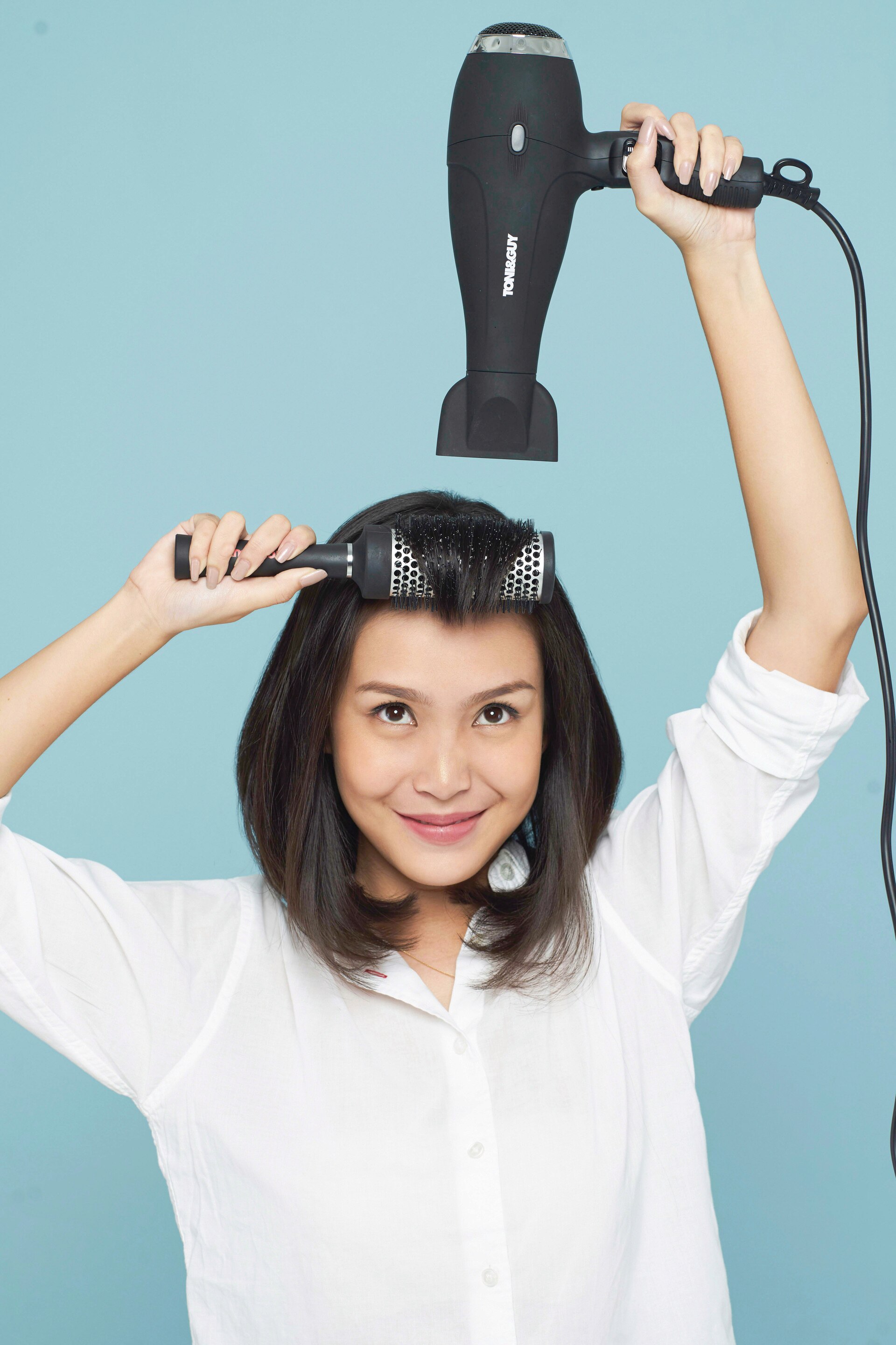 Cara blow dry rambut dengan big rounded brush