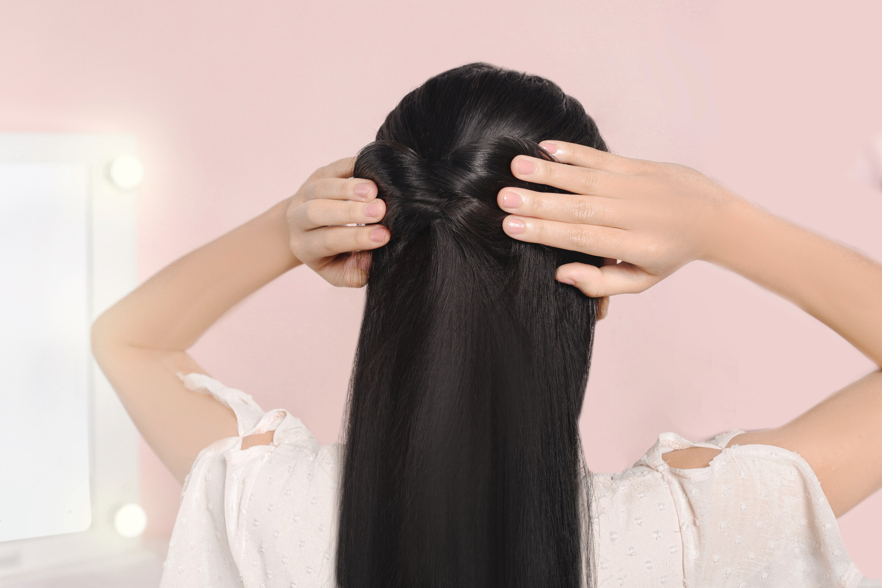 Step 2 Half bow updo pada rambut panjang