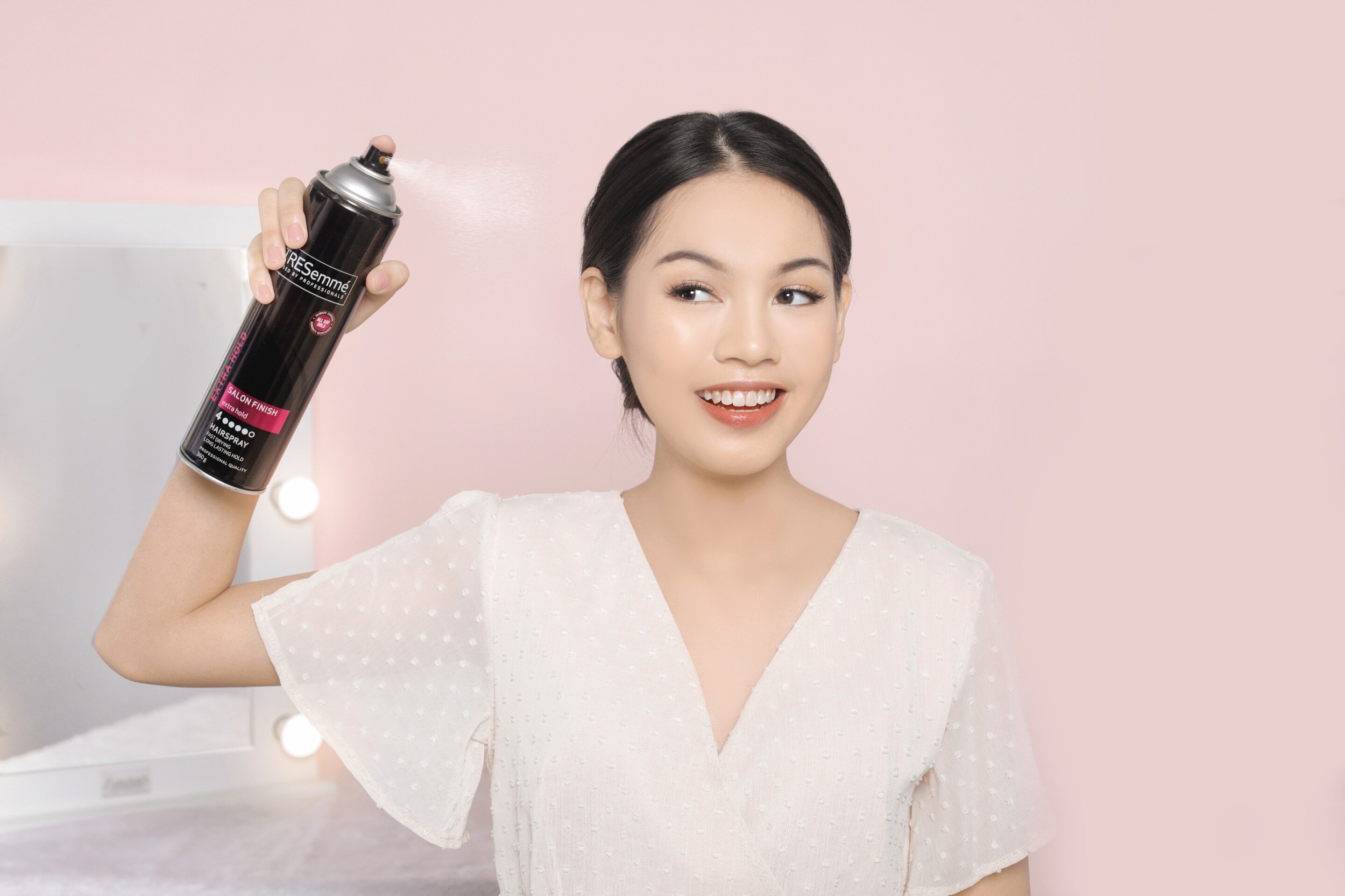 Step 2 membuat cepol inverted bun pada rambut panjang