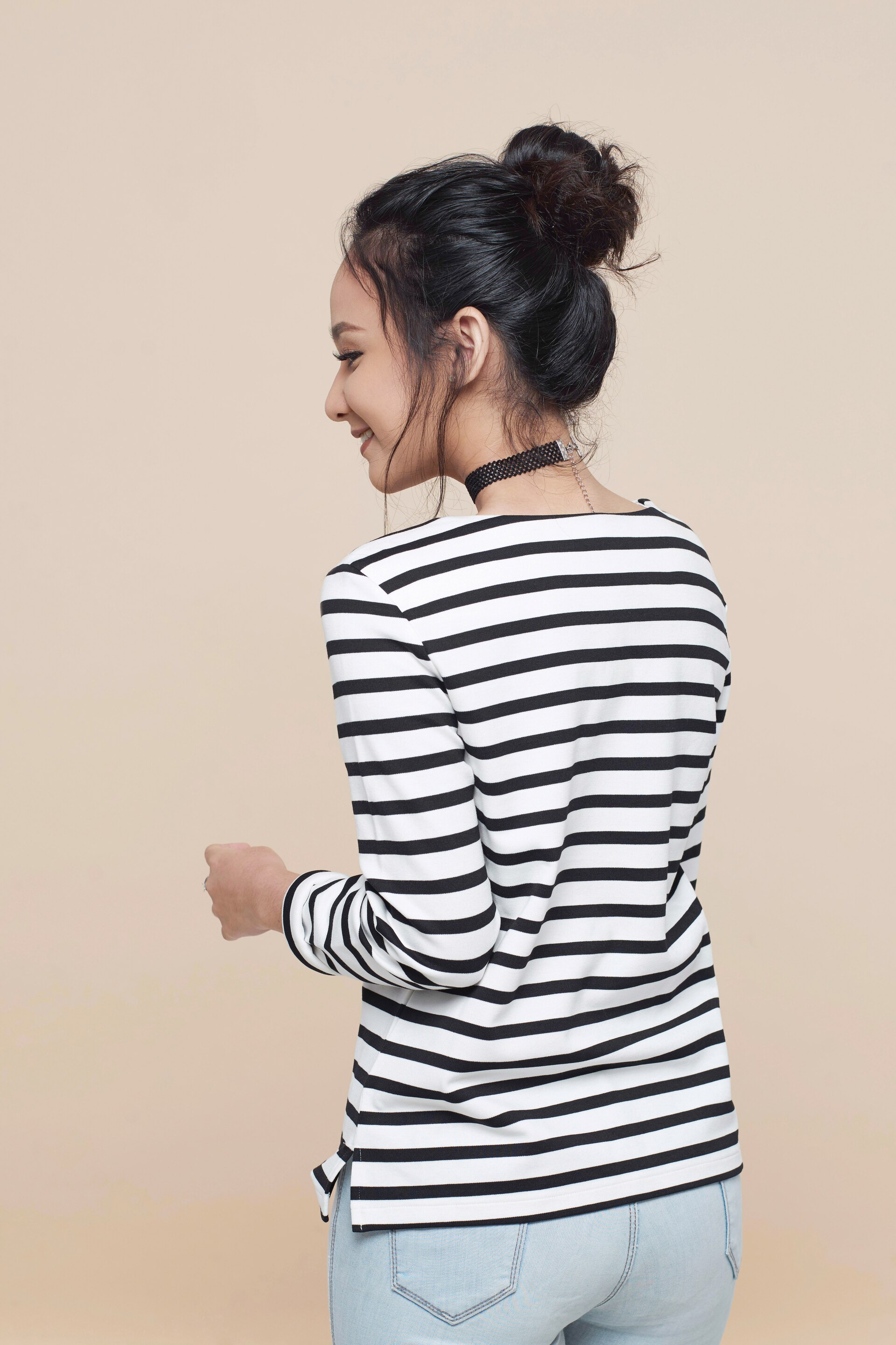 Messy bun untuk rambut panjang final result.