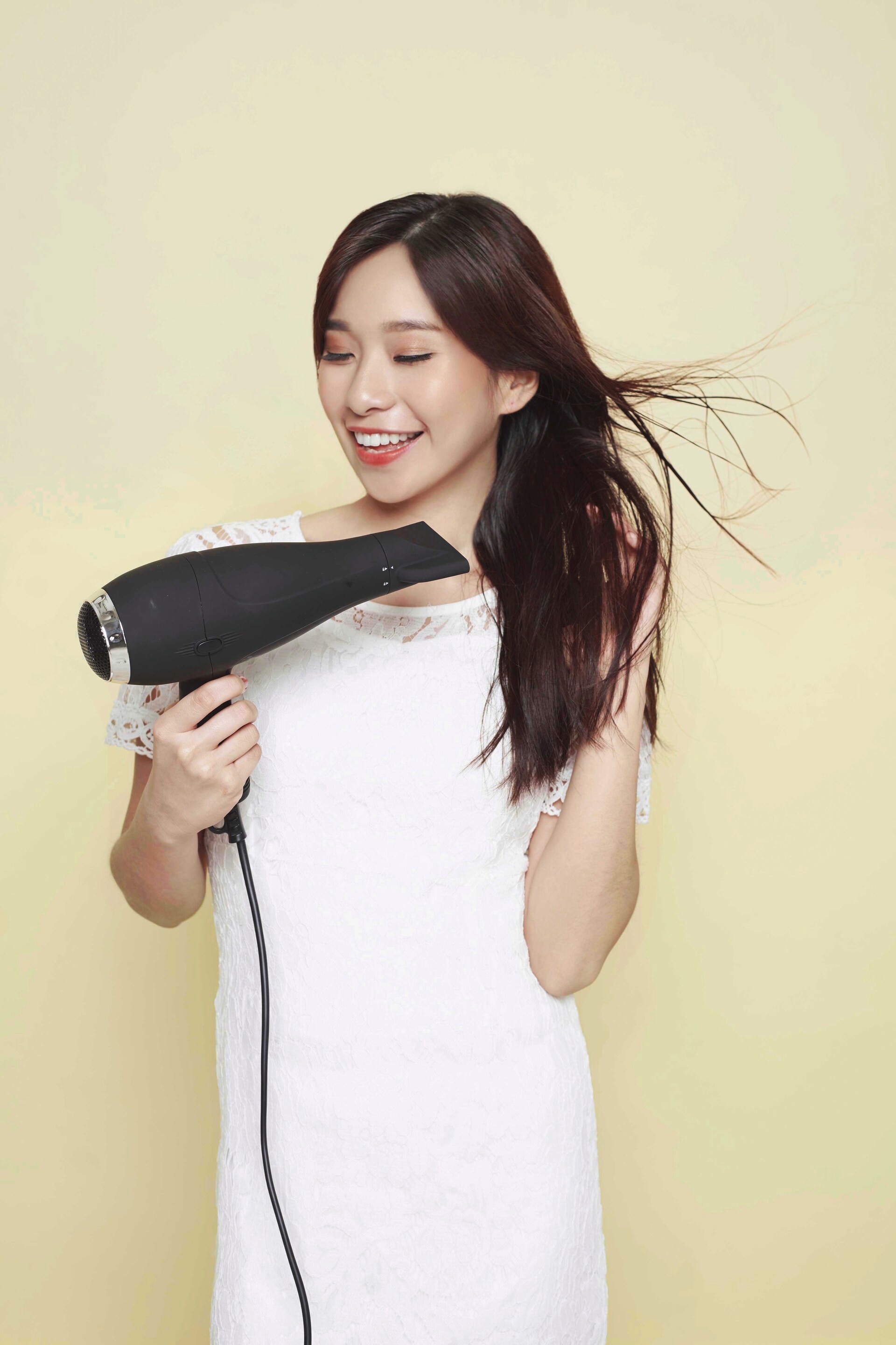 keramas-setiap-hari-membuat-rambut-berminyak-keringkan-rambut