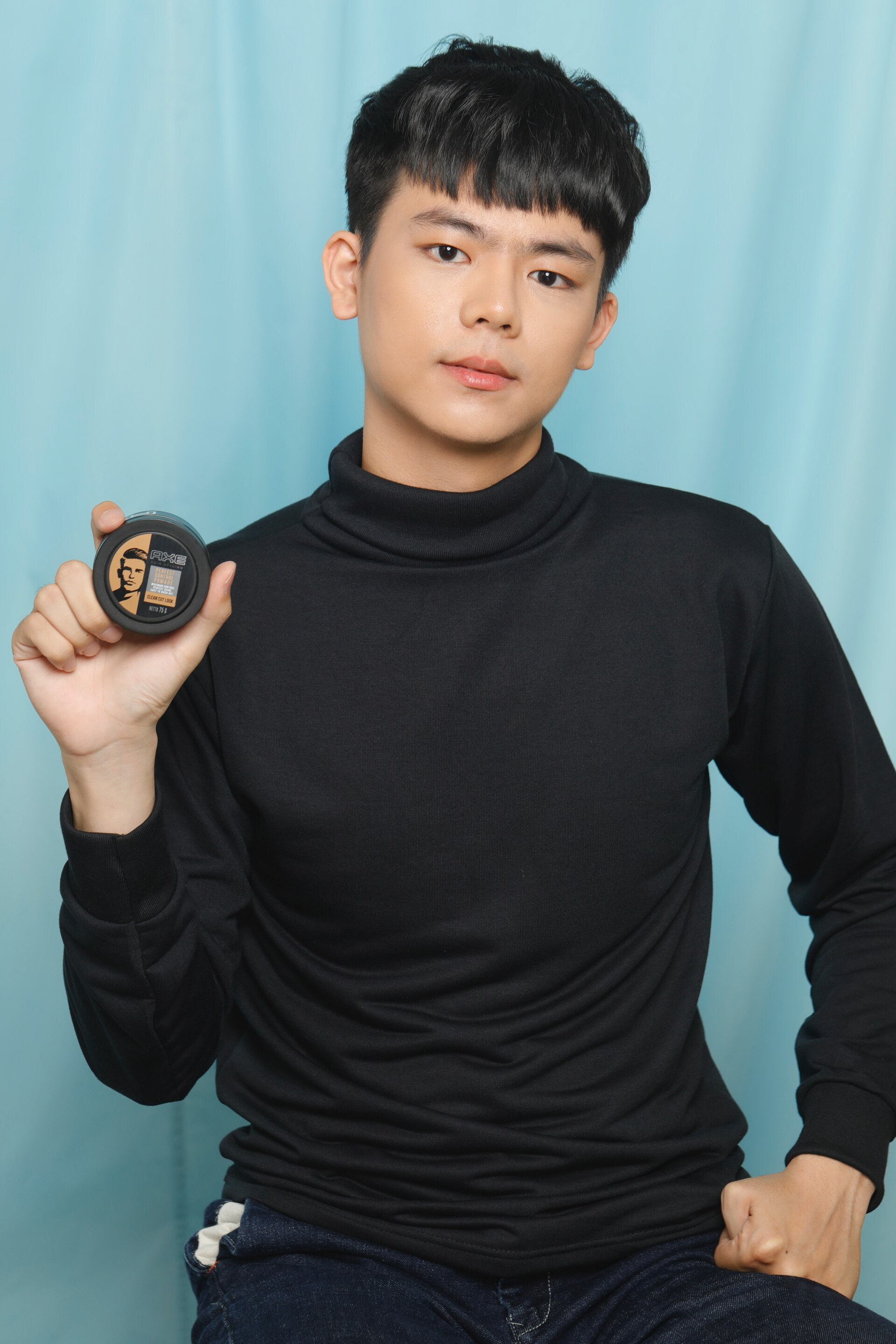 Gaya rambut two blocks haircut dengan produk axe