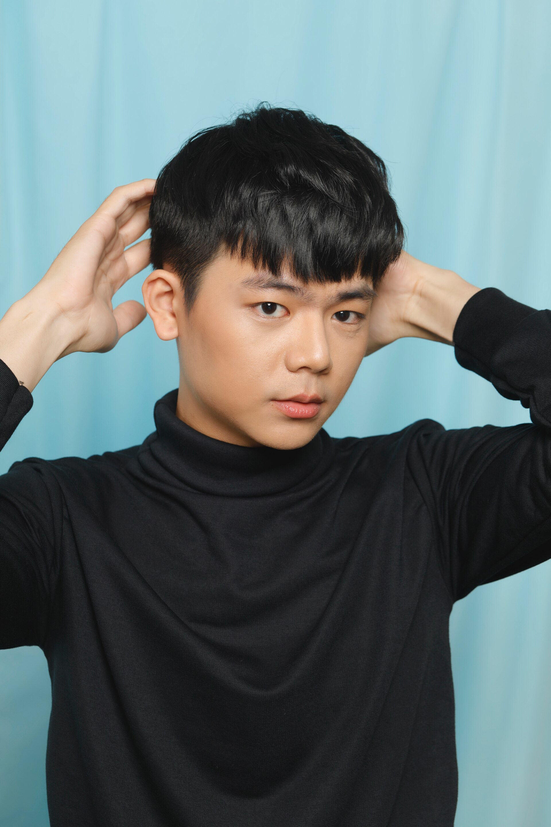 Sentuhan akhir two blocks haircut gaya rambut kpop