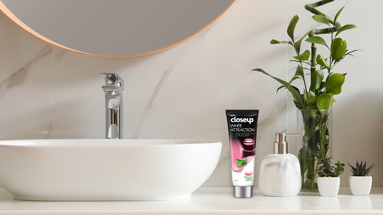 Closeup White Attraction 2.5x Whitening Power Minty Matcha