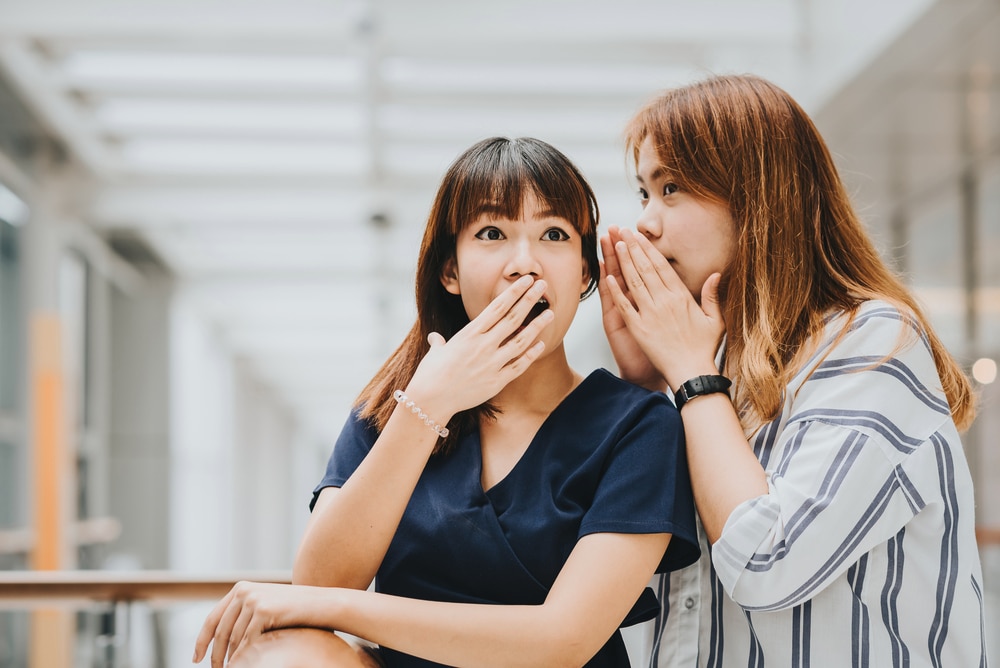 Cara Menyikapi Komentar Negatif pada Hubungan Cintamu