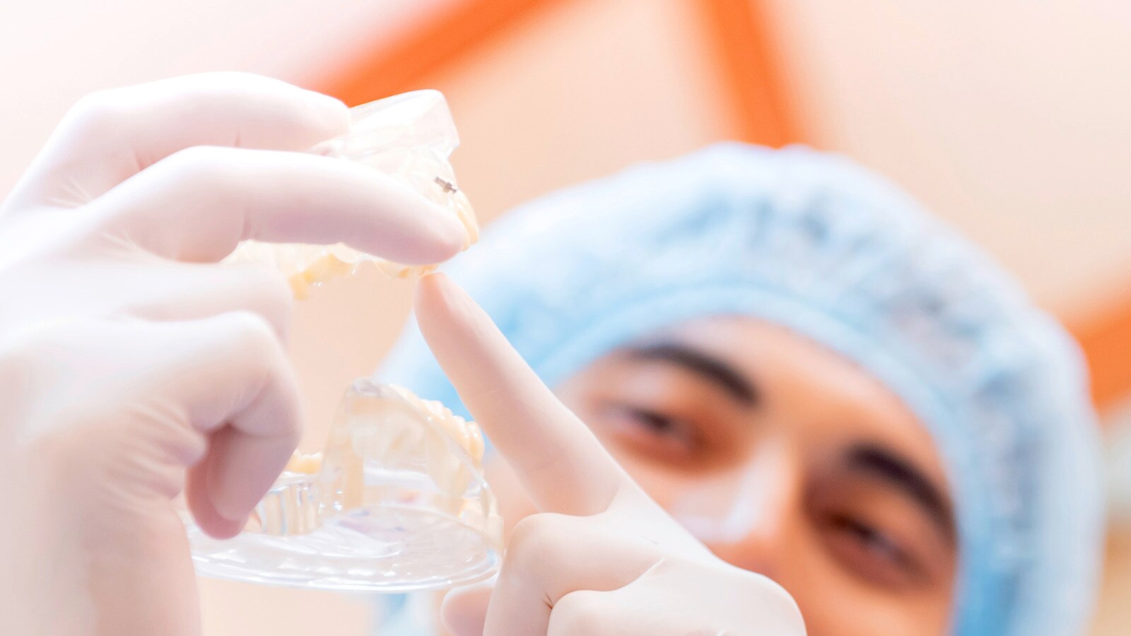 Nha sĩ hướng dẫn phương pháp vệ sinh răng đúng cách