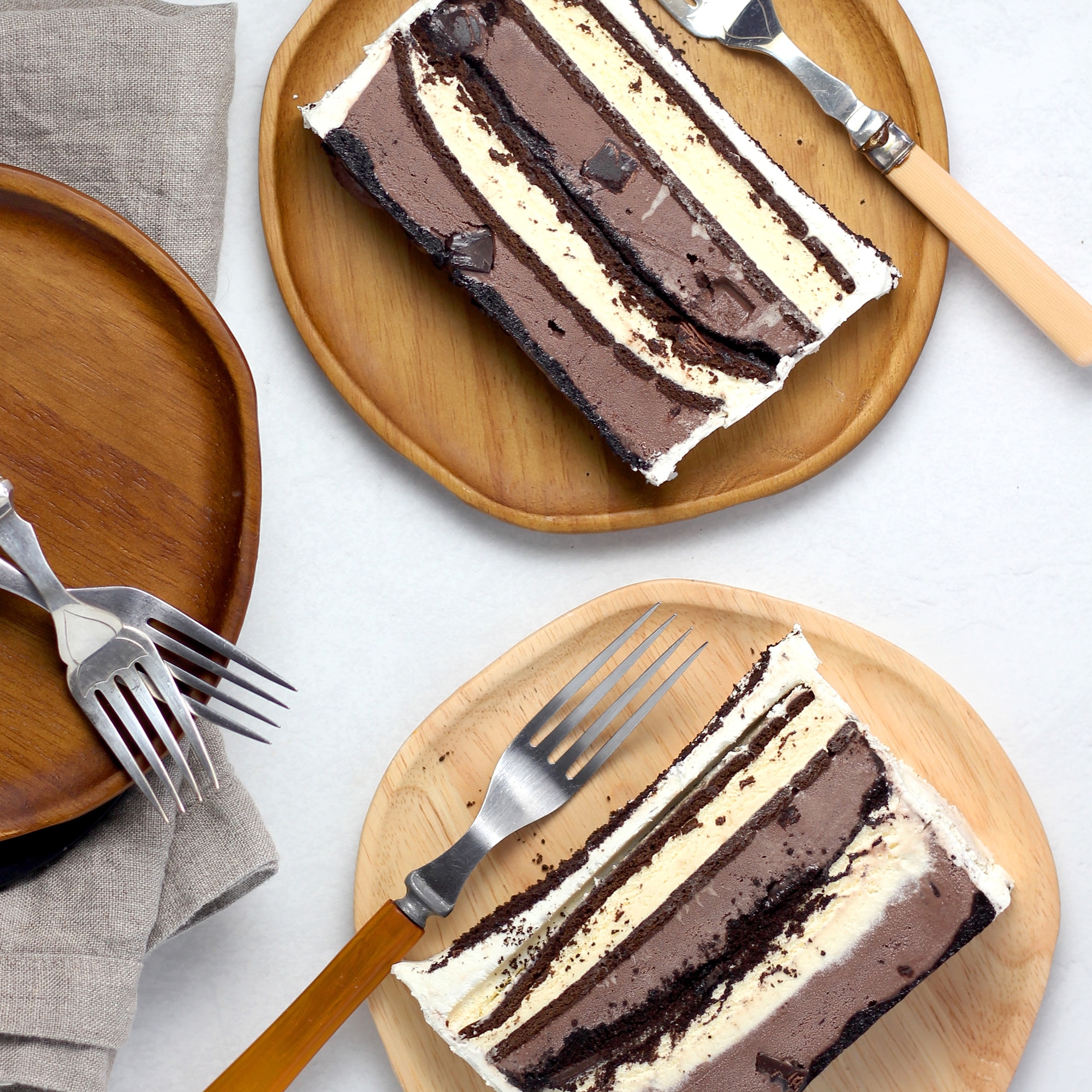 Peppermint and Chocolate Ice Cream Cake