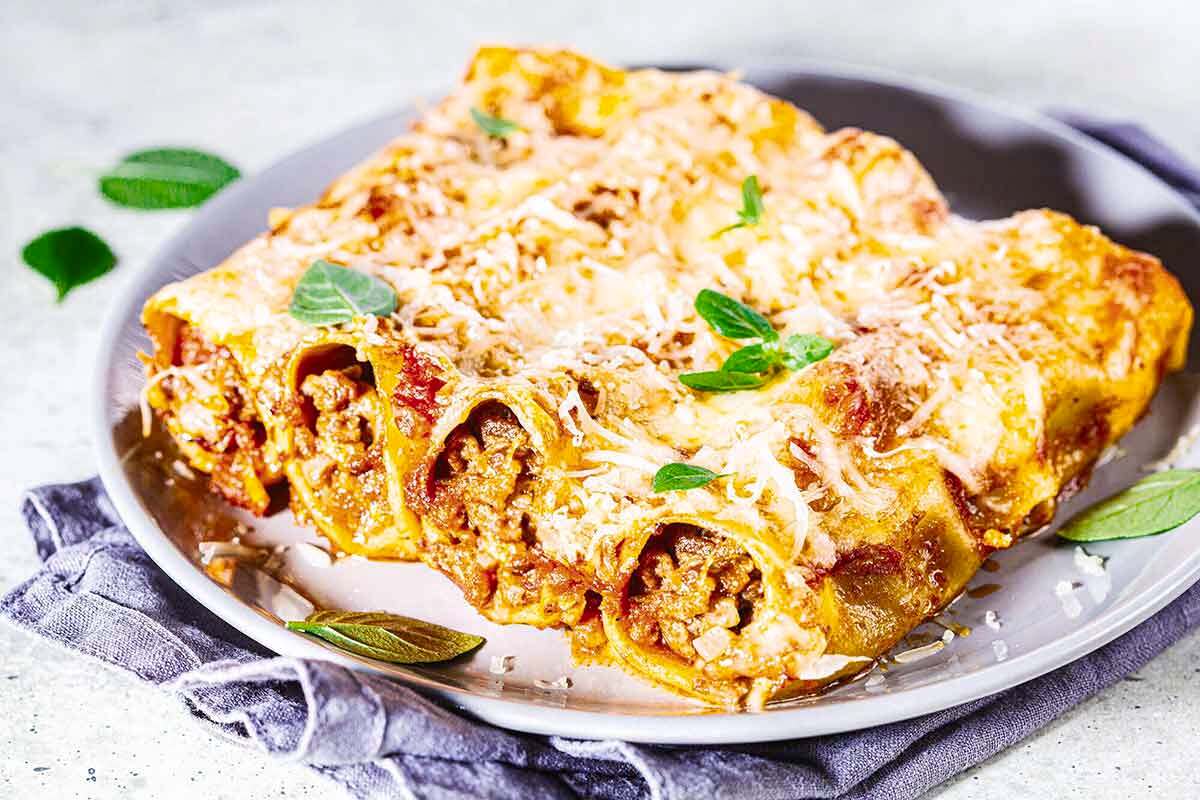 Cannelloni paling cocok disajikan sebagai pasta panggang dengan isian daging