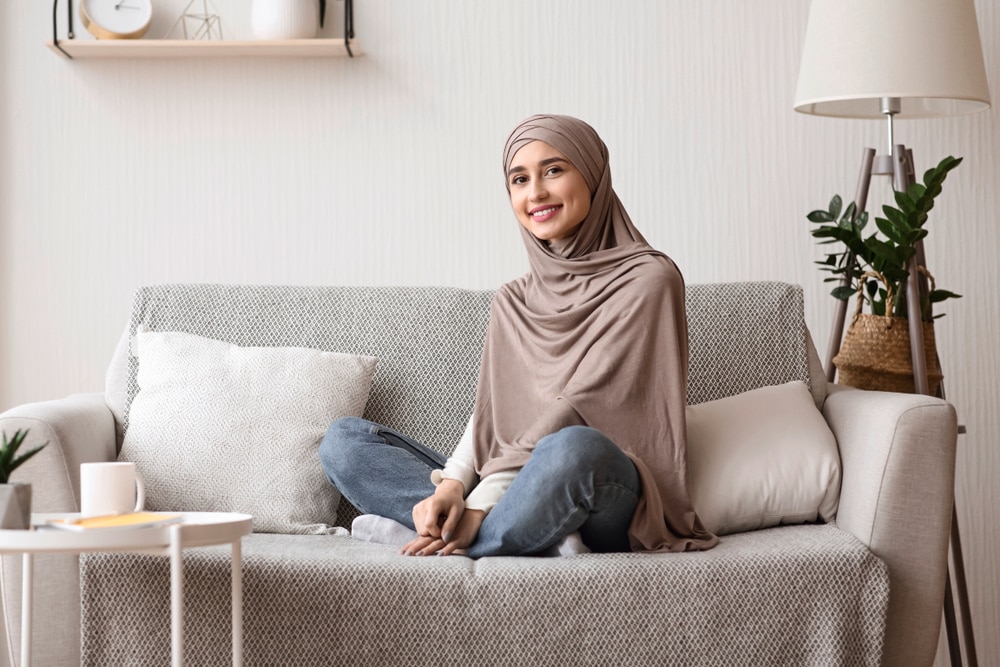 Apa Benar Hijab Membuat Rambut Bercabang? Simak Faktanya di Sini