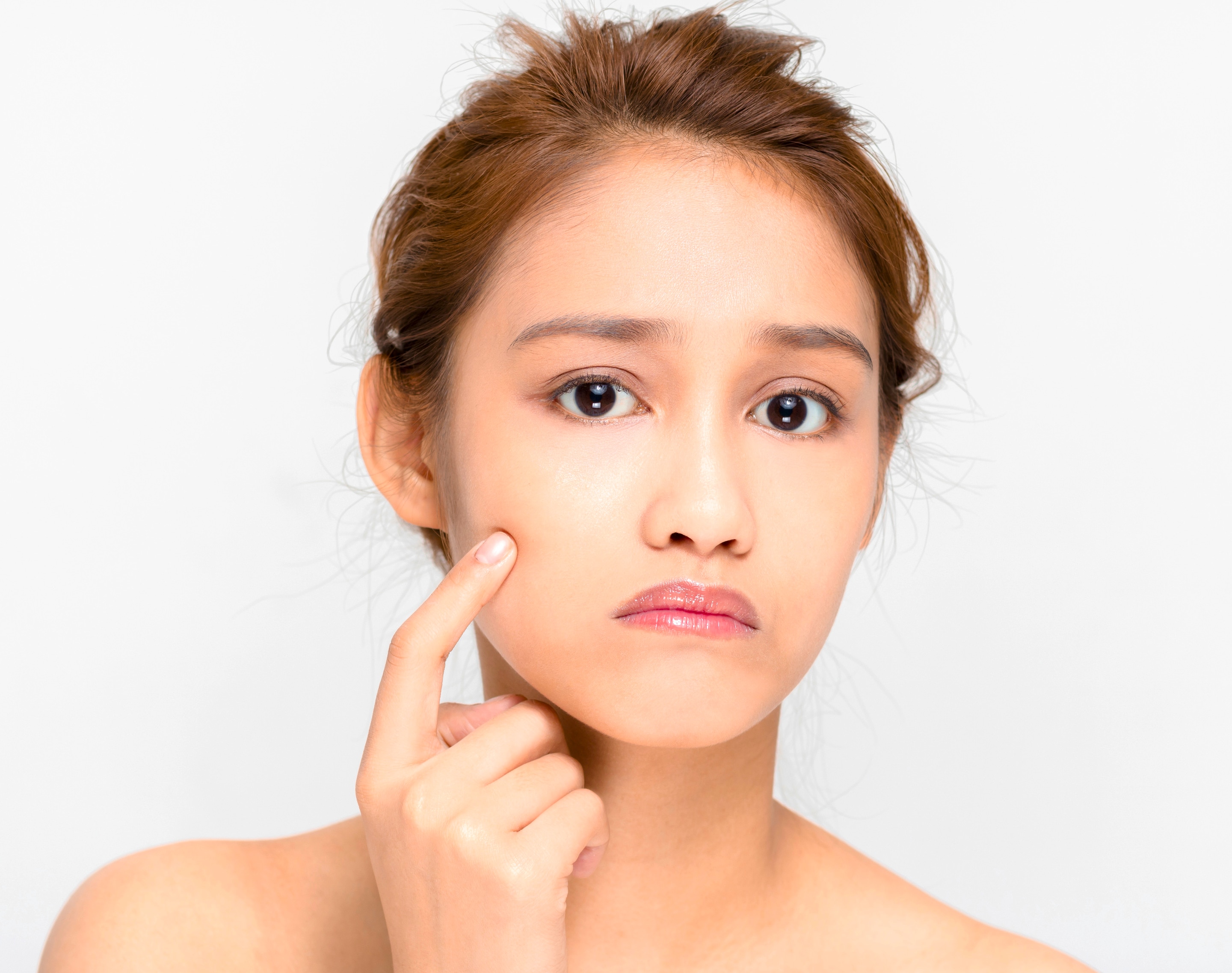 4 Ways Female Hormones Can Affect the Skin