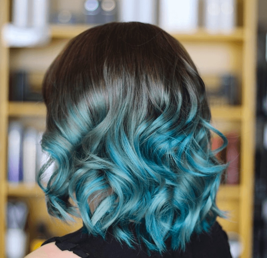 Rambut Ombre Warna Biru yang Hits di 2021