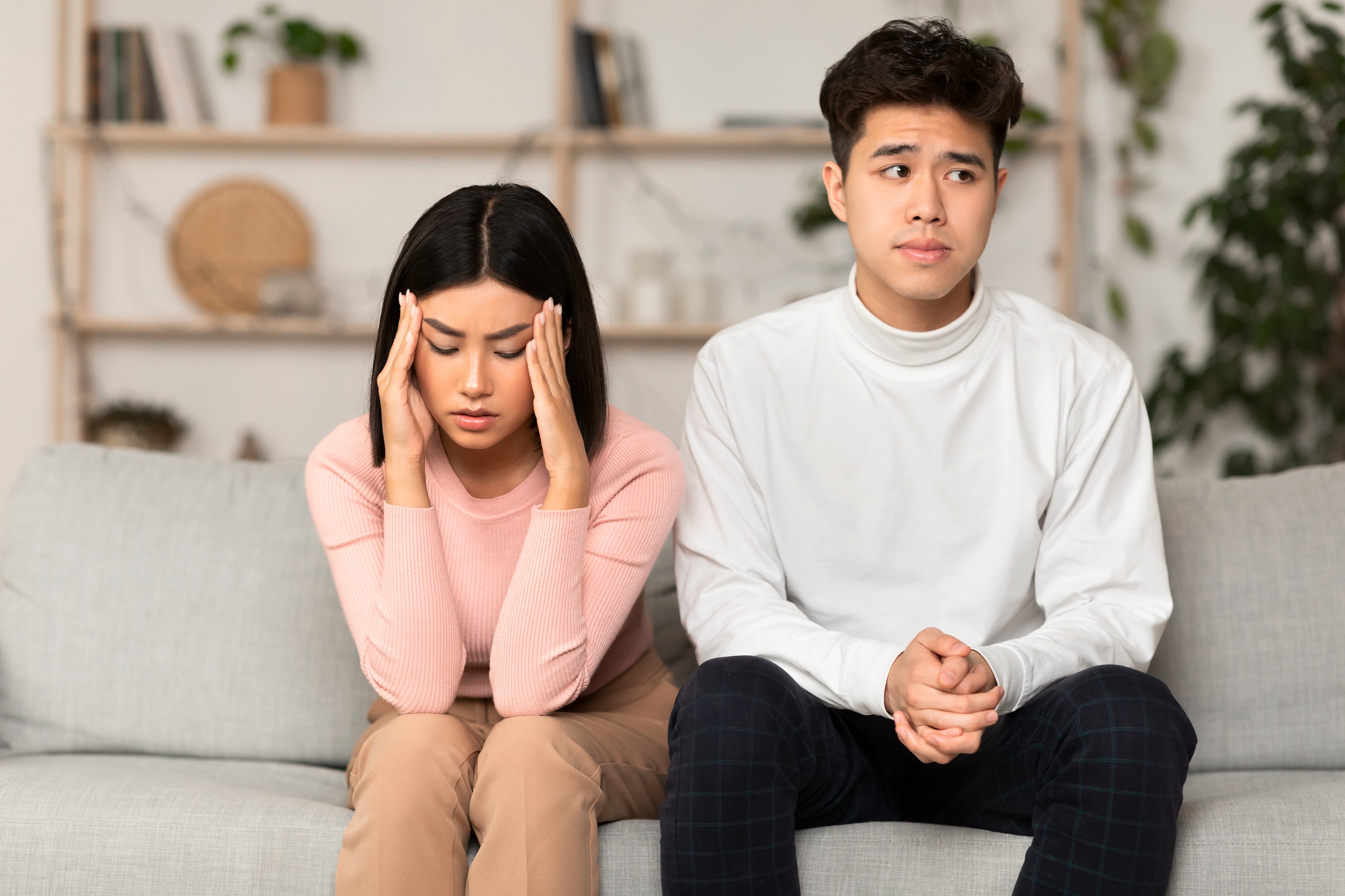 pria dan wanita sedang bertengkar