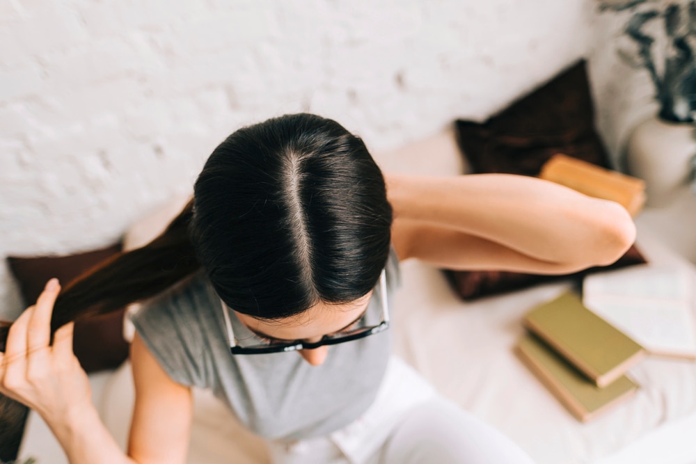 5 DIY Hair Oil untuk Mengatasi Kulit Kepala Kering dan Ketombe Secara Alami