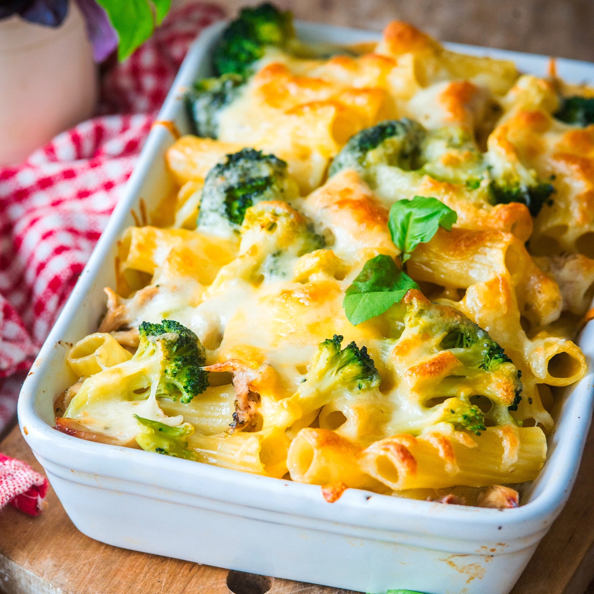 Baked macaroni & cheese with broccoli