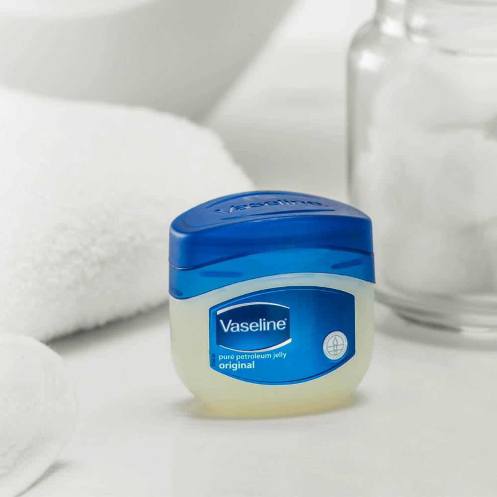 Petroleum Jelly vs Moisturisers Unilever Vaseline®