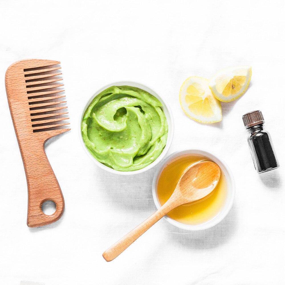 Comb, avocado mashed in a bowel, oil and lemon cuts
